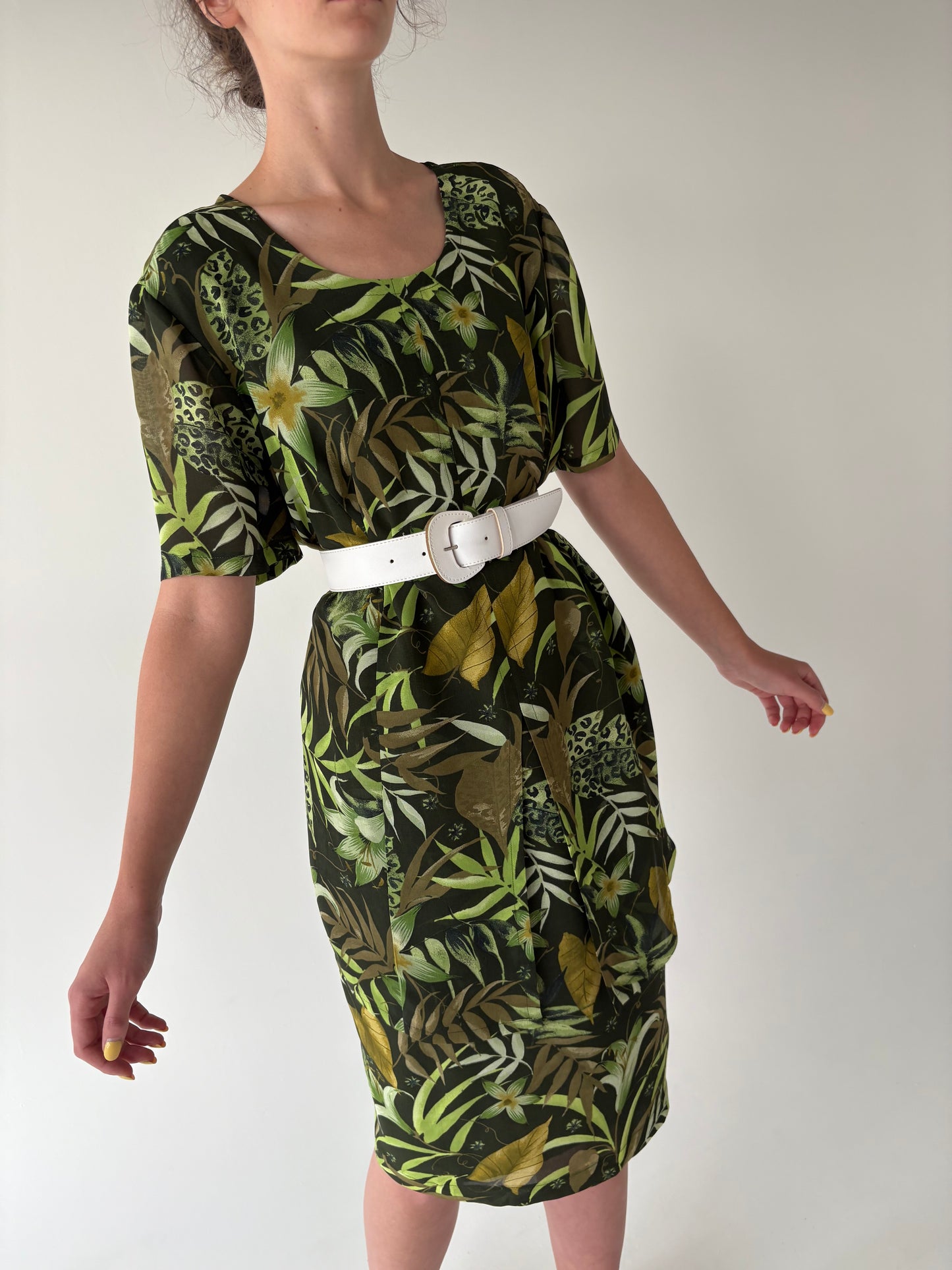 Rochie vinatge în nuanțe de verde și croi petale cu print organic superb