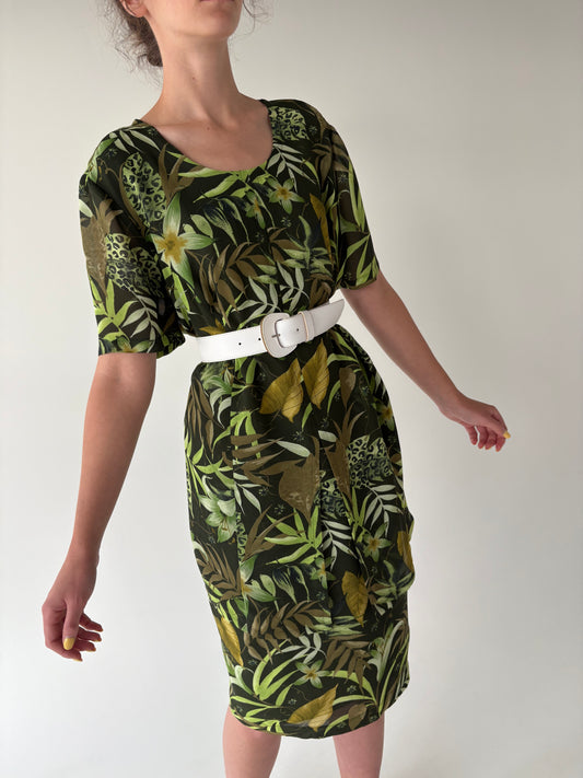 Rochie vinatge în nuanțe de verde și croi petale cu print organic superb