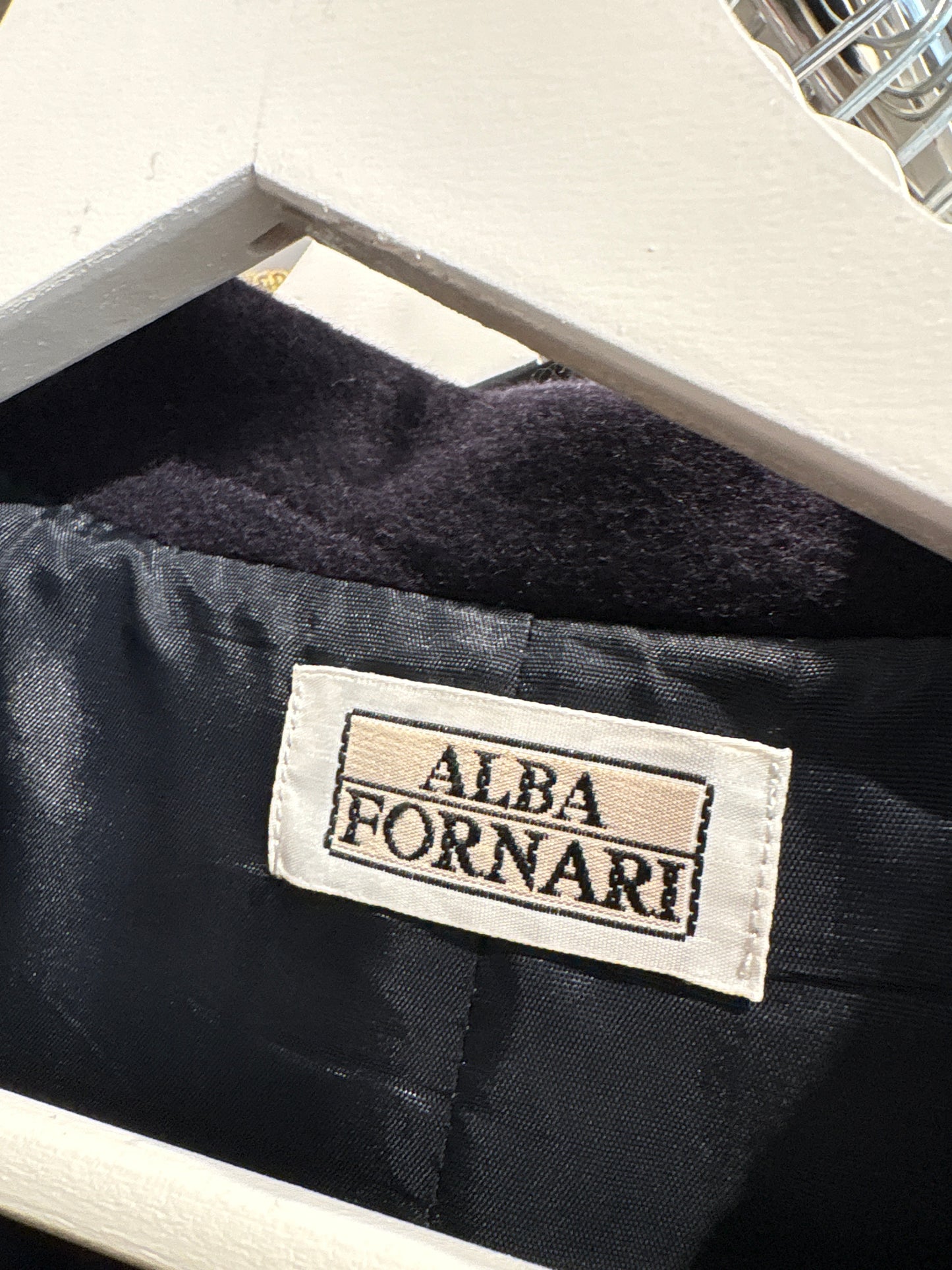 Palton italian dark aubergine din stofă de lana extrafina în croi ușor cambrat