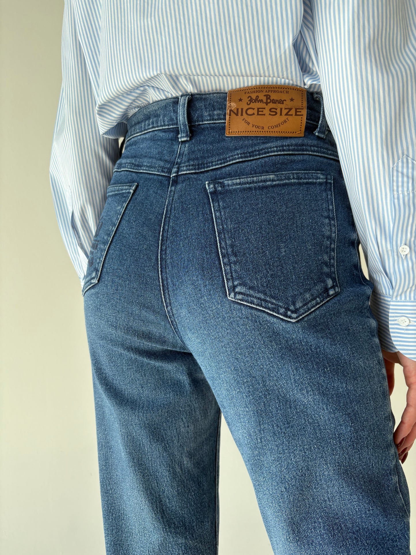 Jeans vintage darker wash modelator mom fit