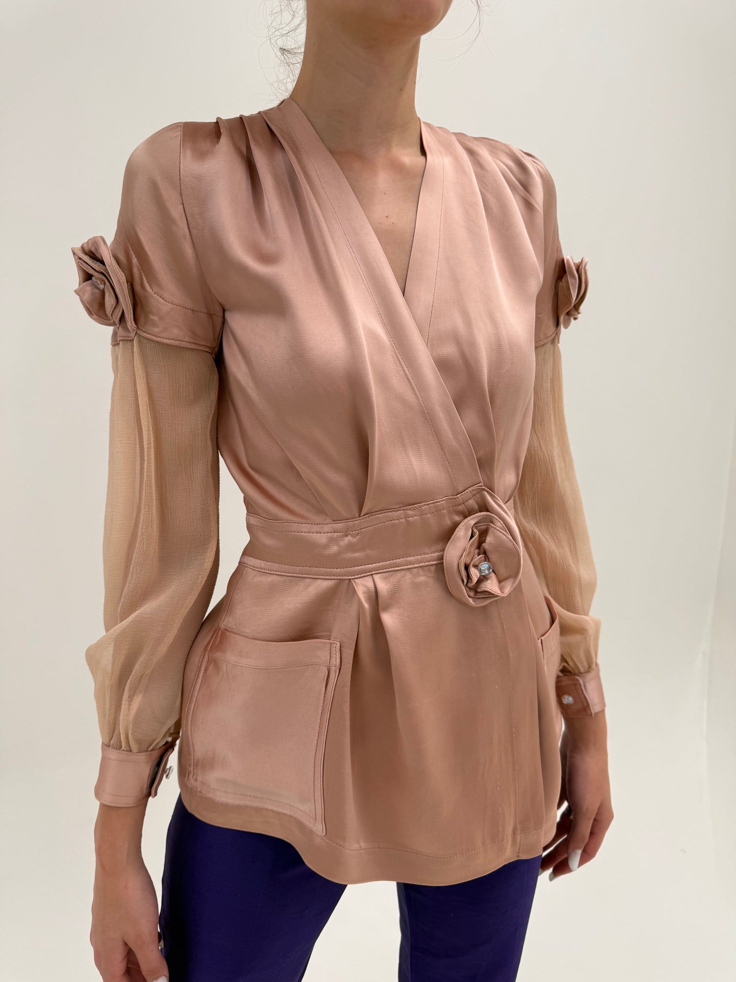 Sacou / top din twill de mătase naturală dusty powder pink cu flori 3D
