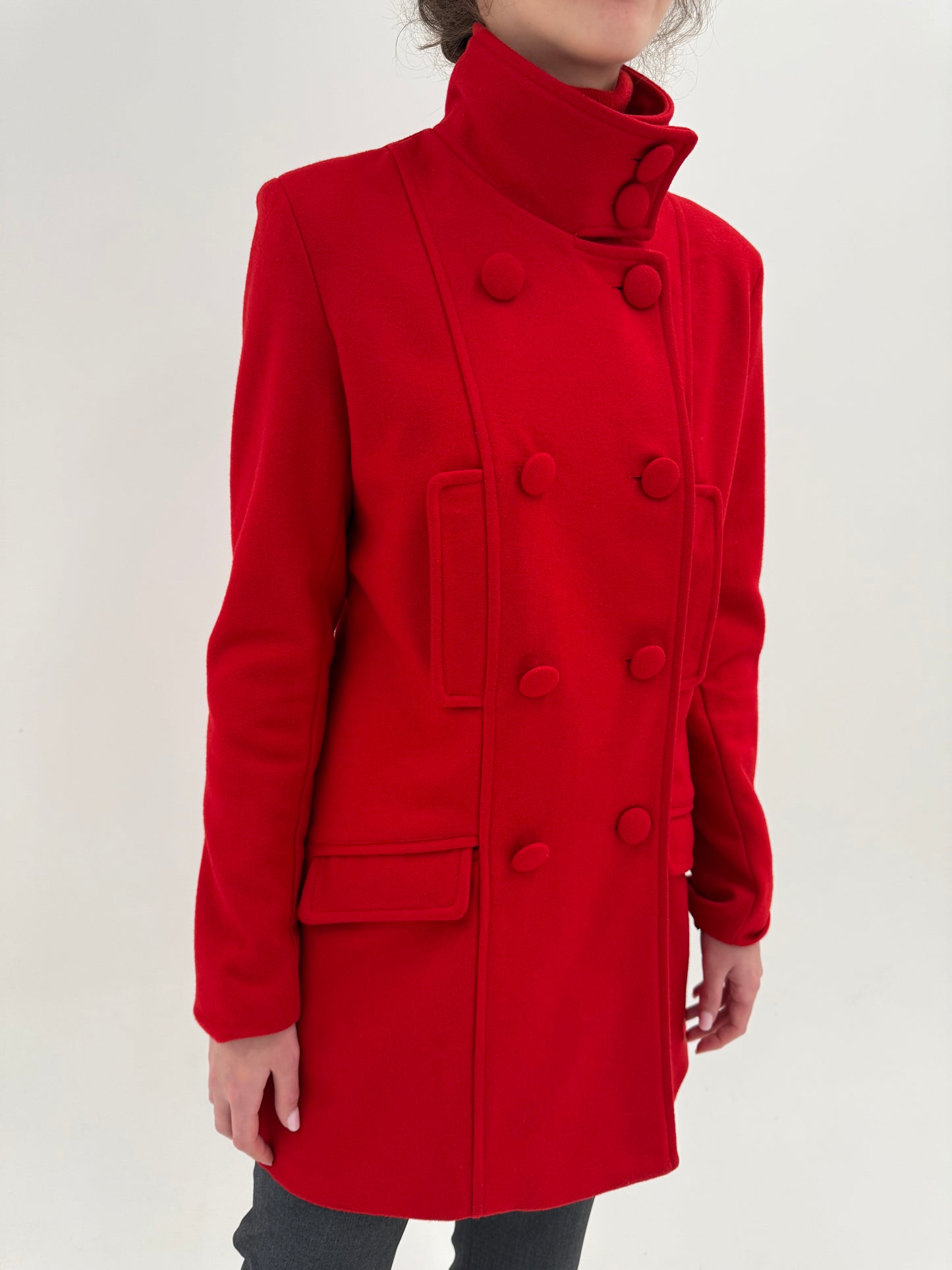 Palton cherry red din stofă ușor structurată cu închidere dublă