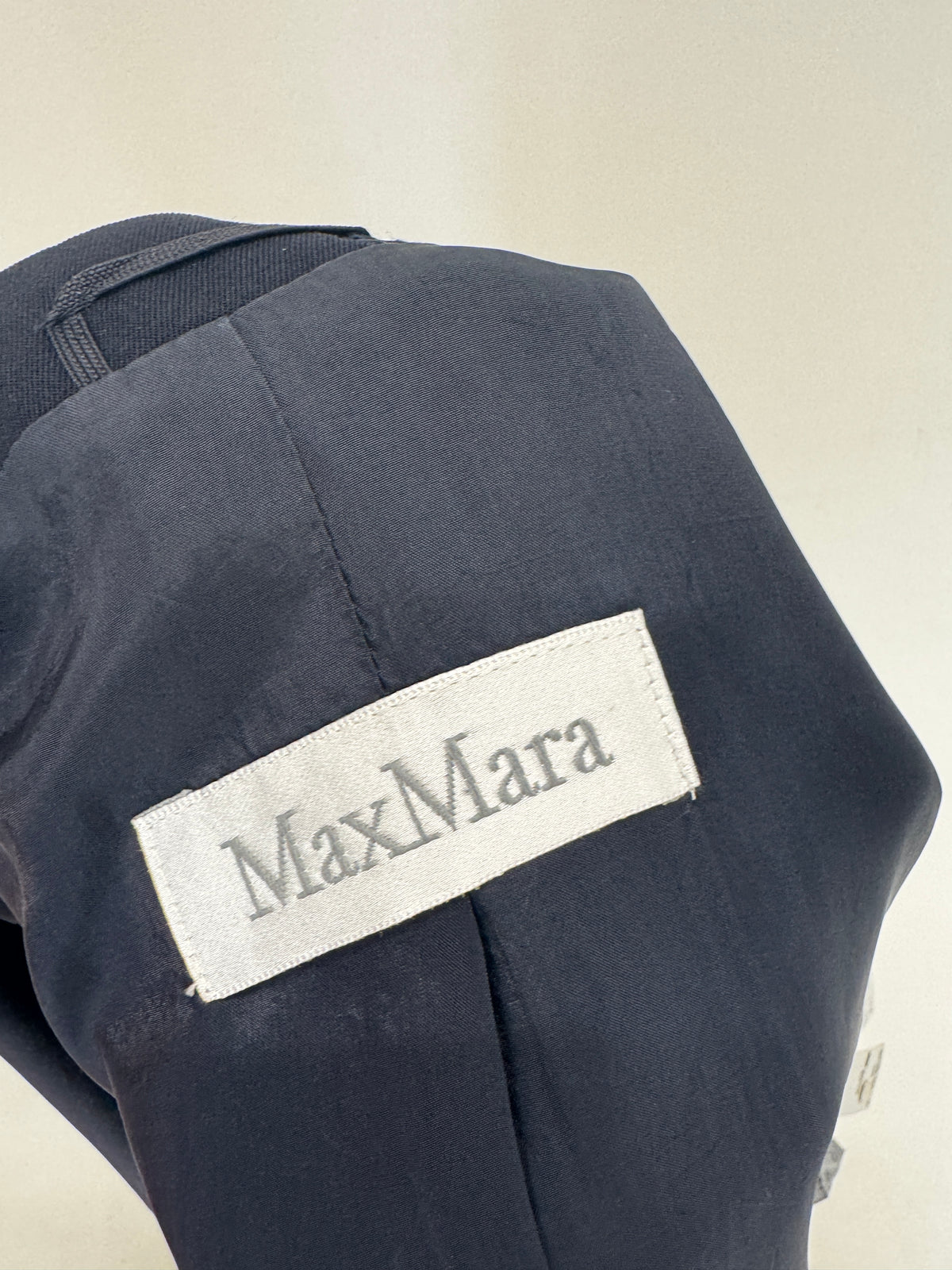 Sacou Max Mara cambrat petie Navy blue în croi minimalist din lana extrafina