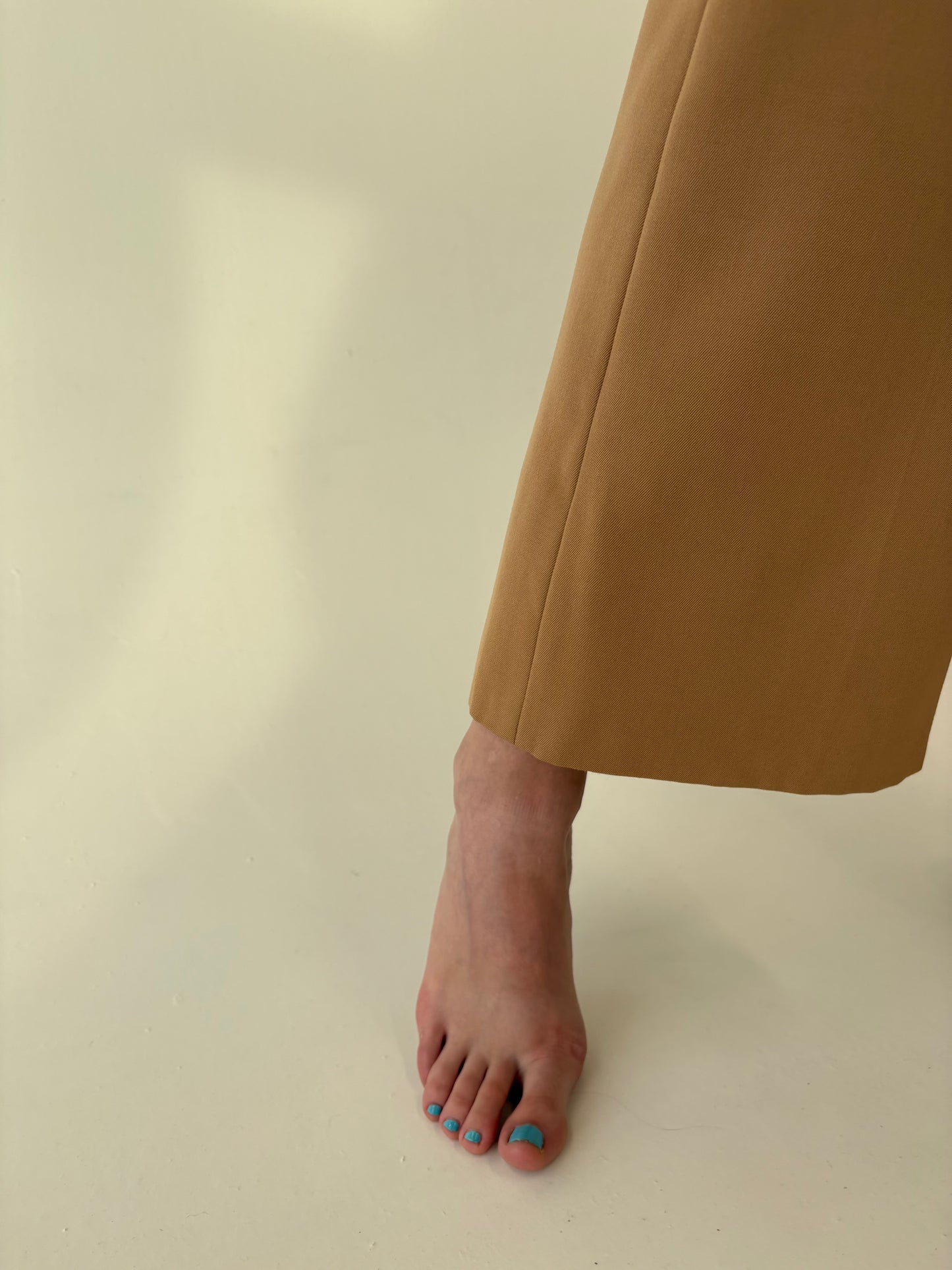 Costum camel din lana extrafina cu sacou în stil Prada si pantaloni evazați