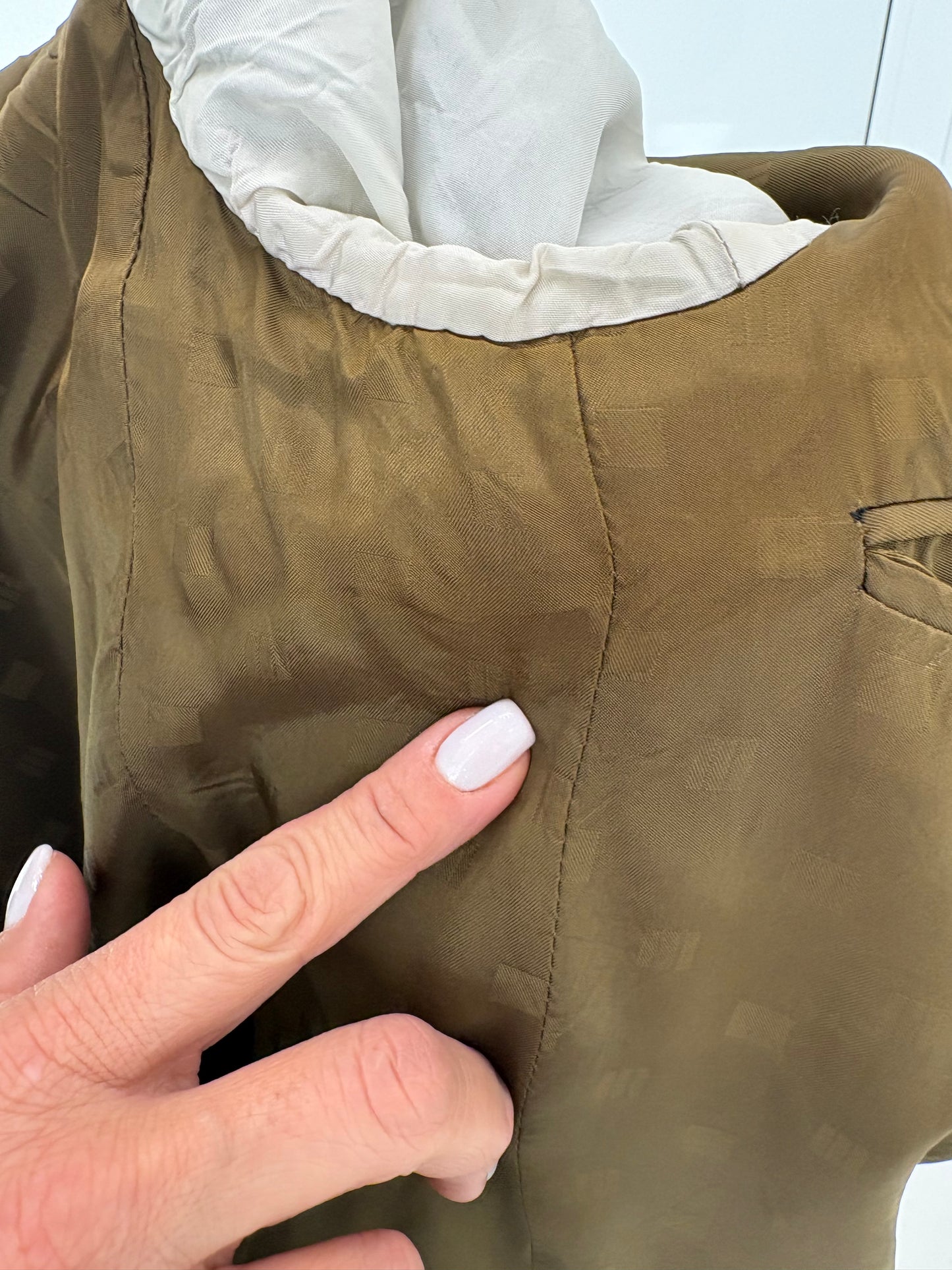 Sacou kaki în carouri fine din lana pura plină extrafina