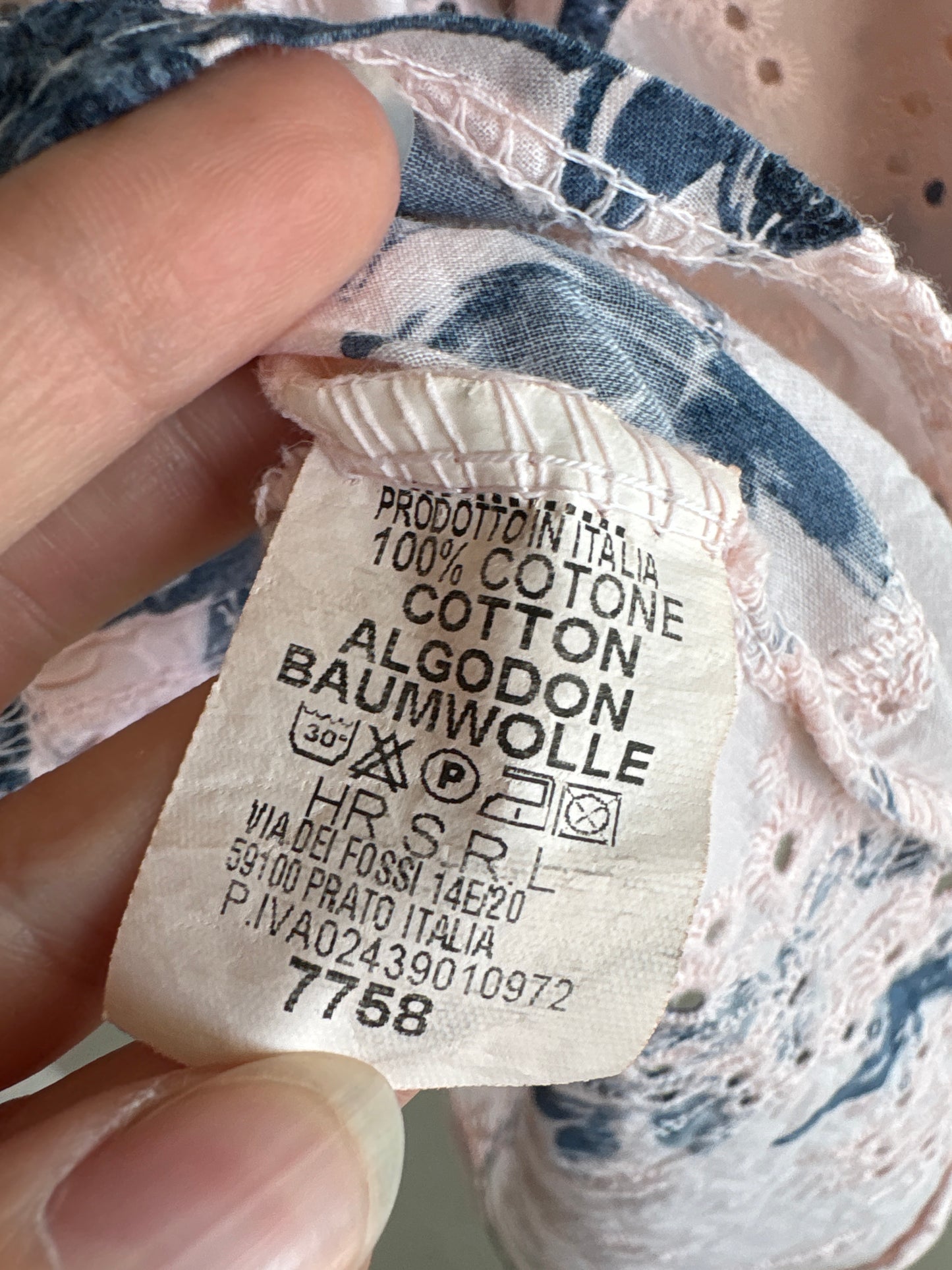 Cămașa powder Pink integral cu broderie anglaise în croi minimalist