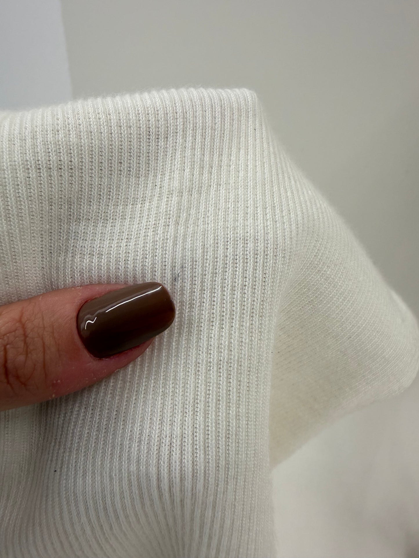 Maieu cambrat italian din lana extafina irestringibila