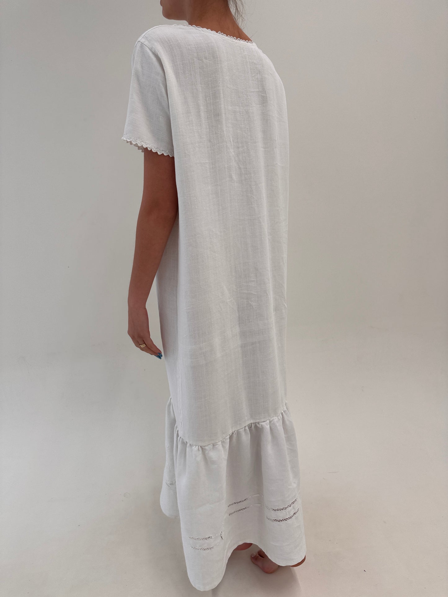 Rochie maxi excepțională din pânză de in cu broderie manuală delicată