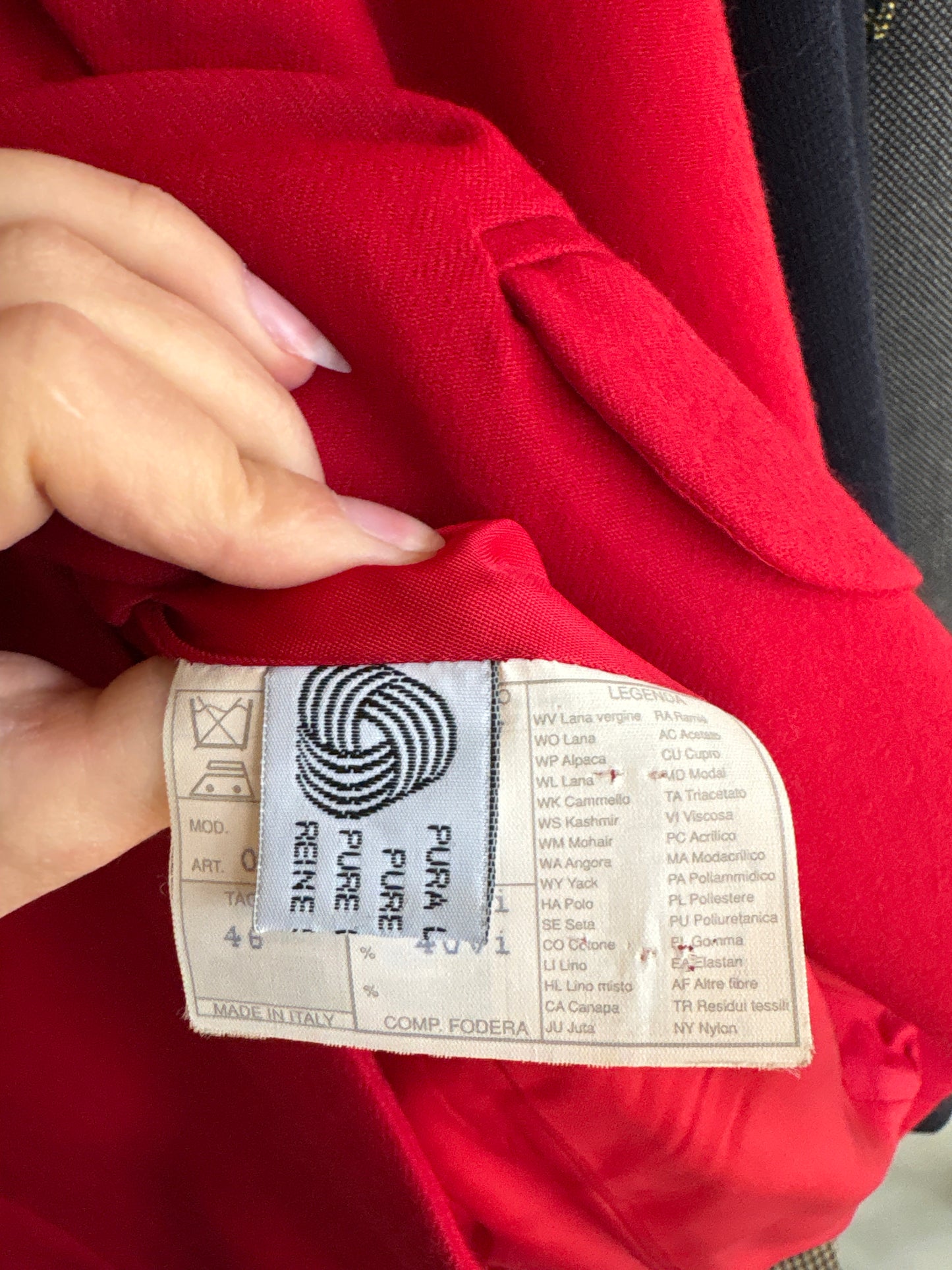 Sacou cambrat petite cherry red din stofă de lana extrafina pura certificată