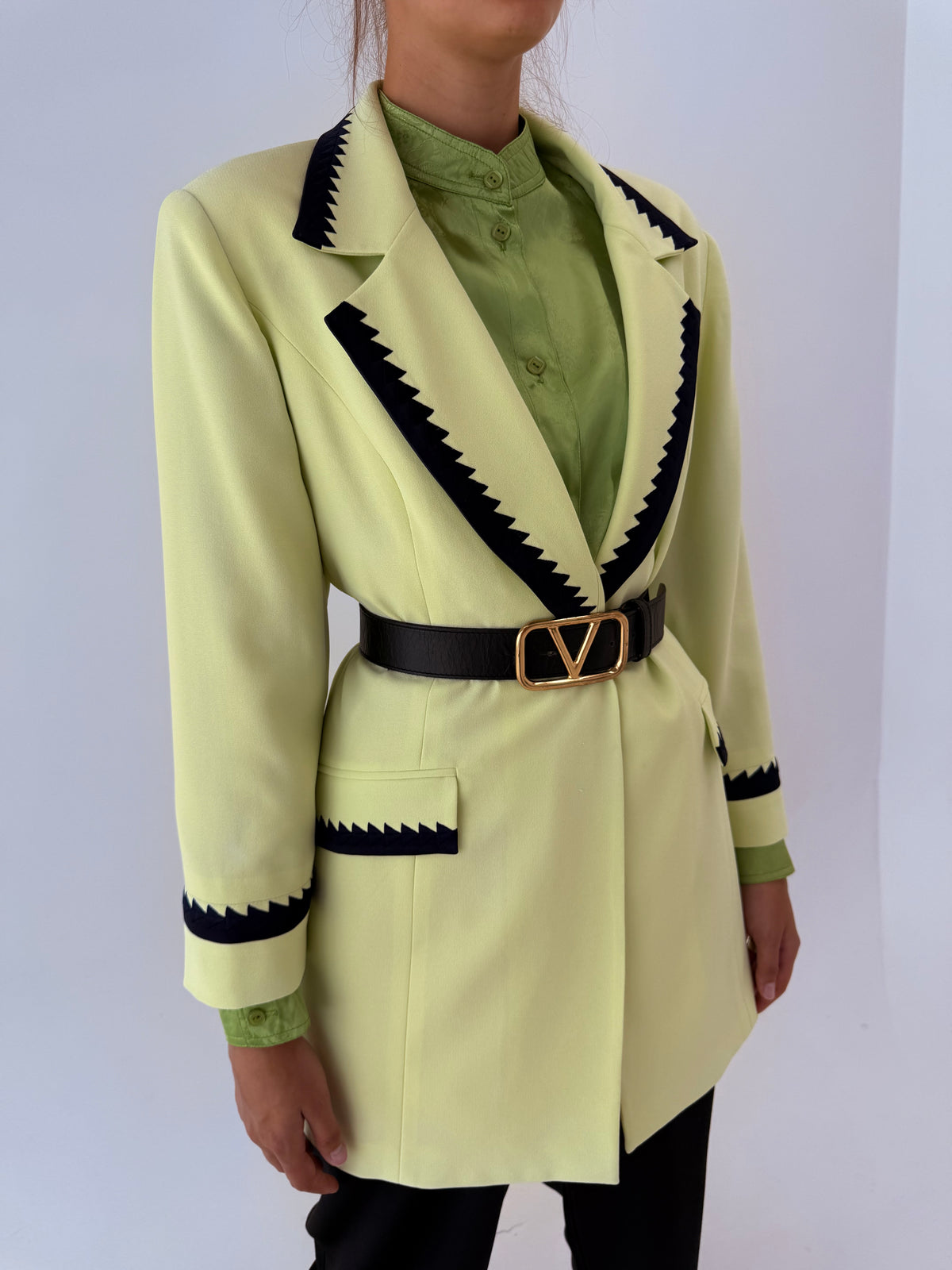 Pardesiu excepțional plus size cu broderie geometrică light green din crep