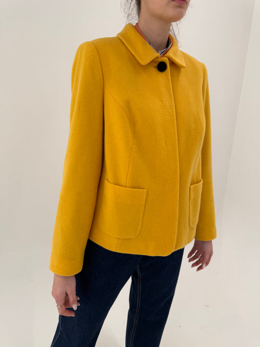 Jacheta saffron yellow din lana extrafina în croi minimalist