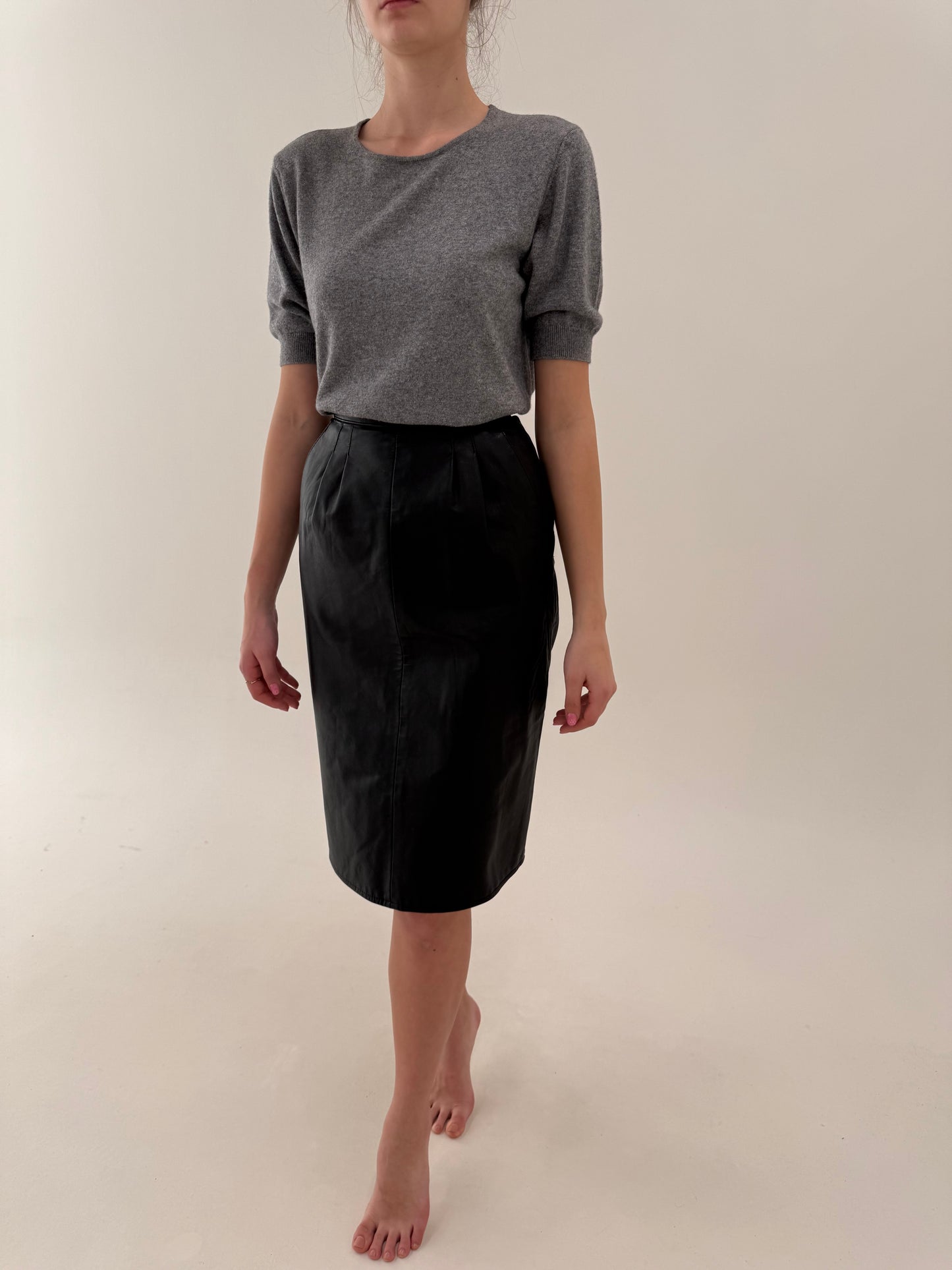 Fustă midi din piele naturală moale cu pense și talie ultra înaltă marcată