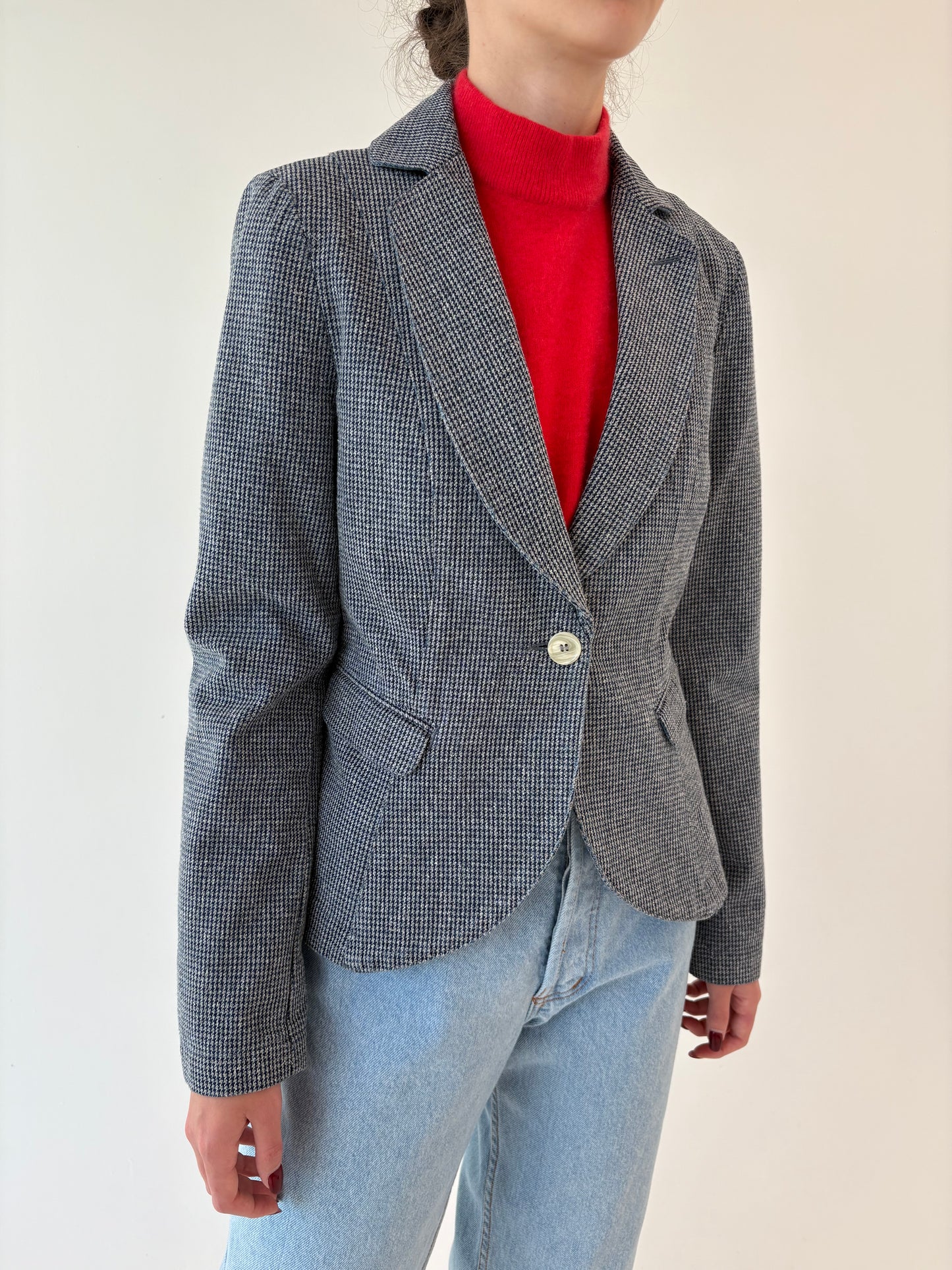 Sacou Armani cambrat din jeans gros pied du coq cu ținuta