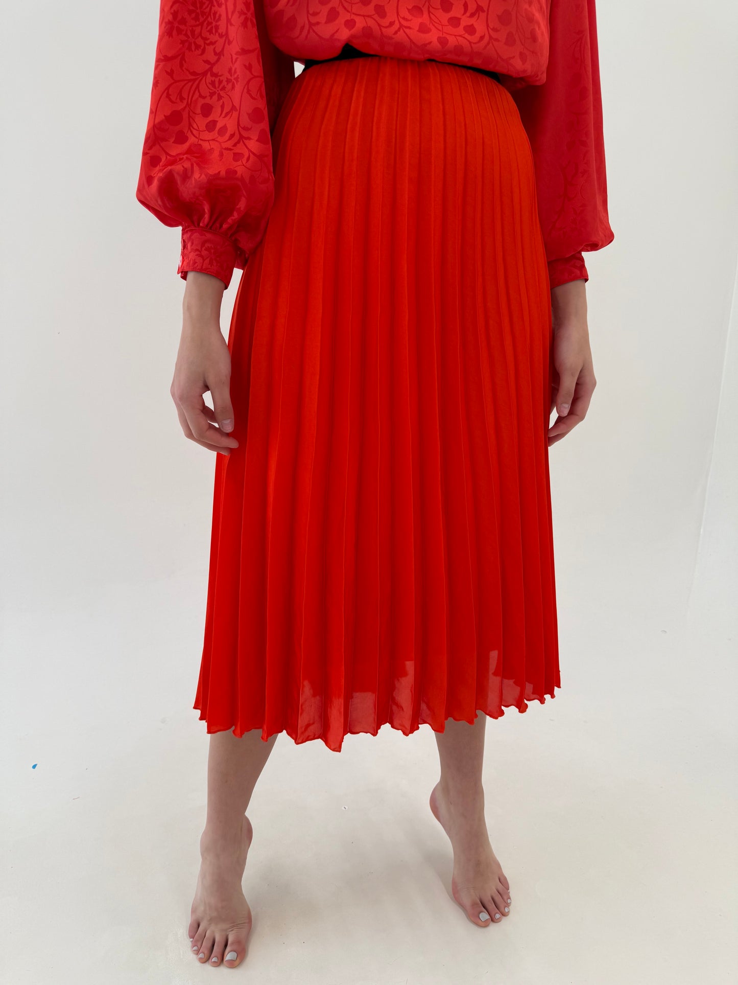 Fustă plisată midi spre maxi electric coral red cu talie ultra înaltă elastică