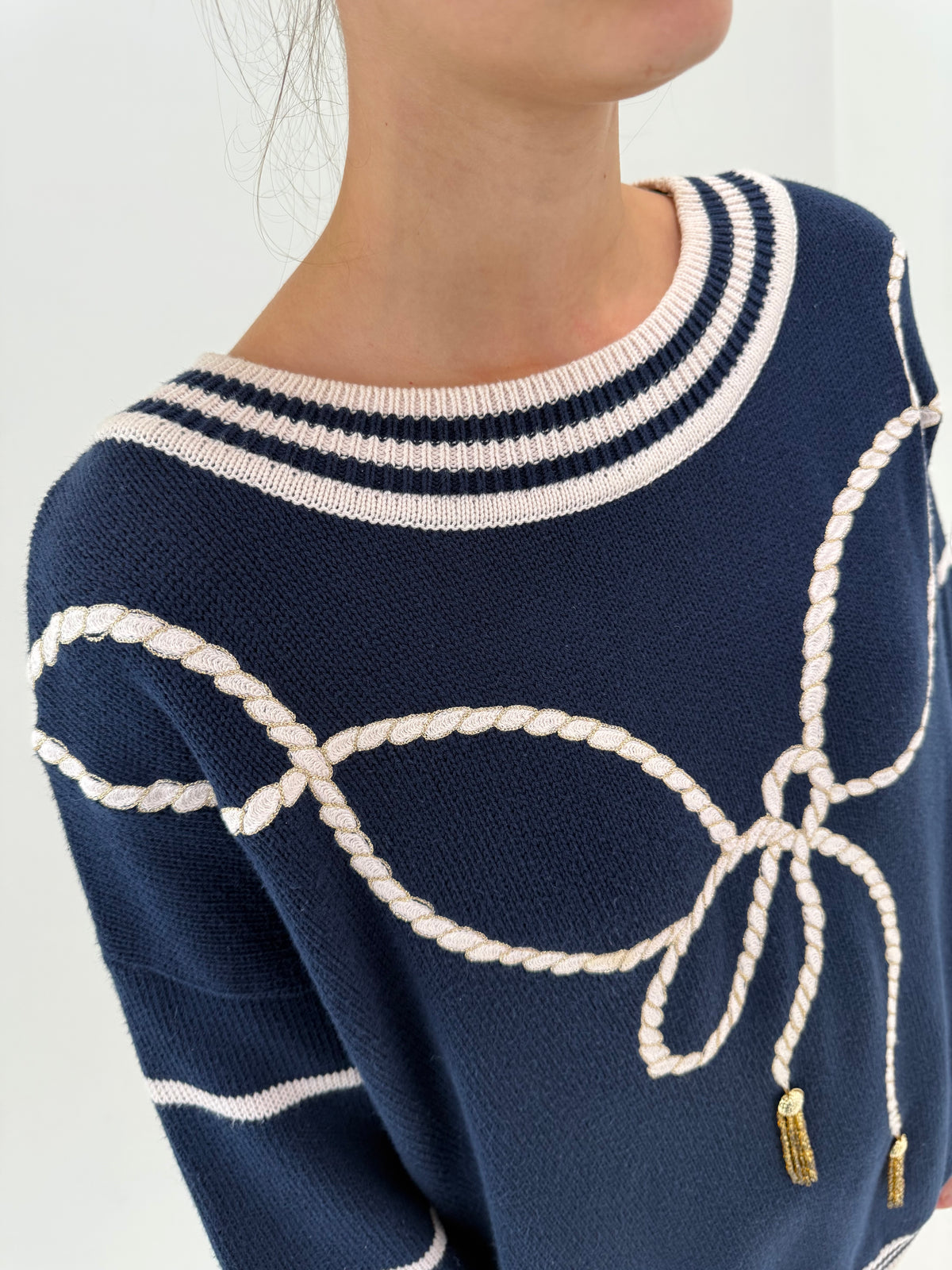 Pulover vintage italian din bumbac de gramaj mare cu ciucuri