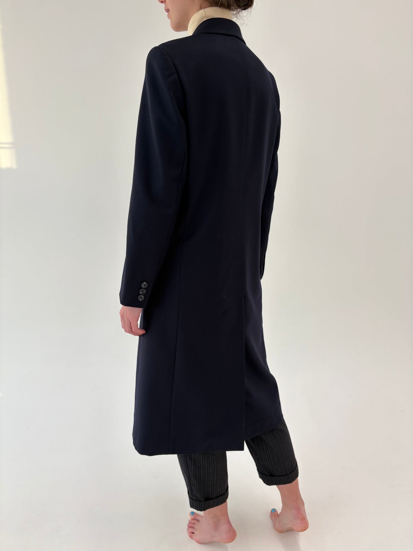 Palton din lana worsted certificata în croi lung cu închidere dublă