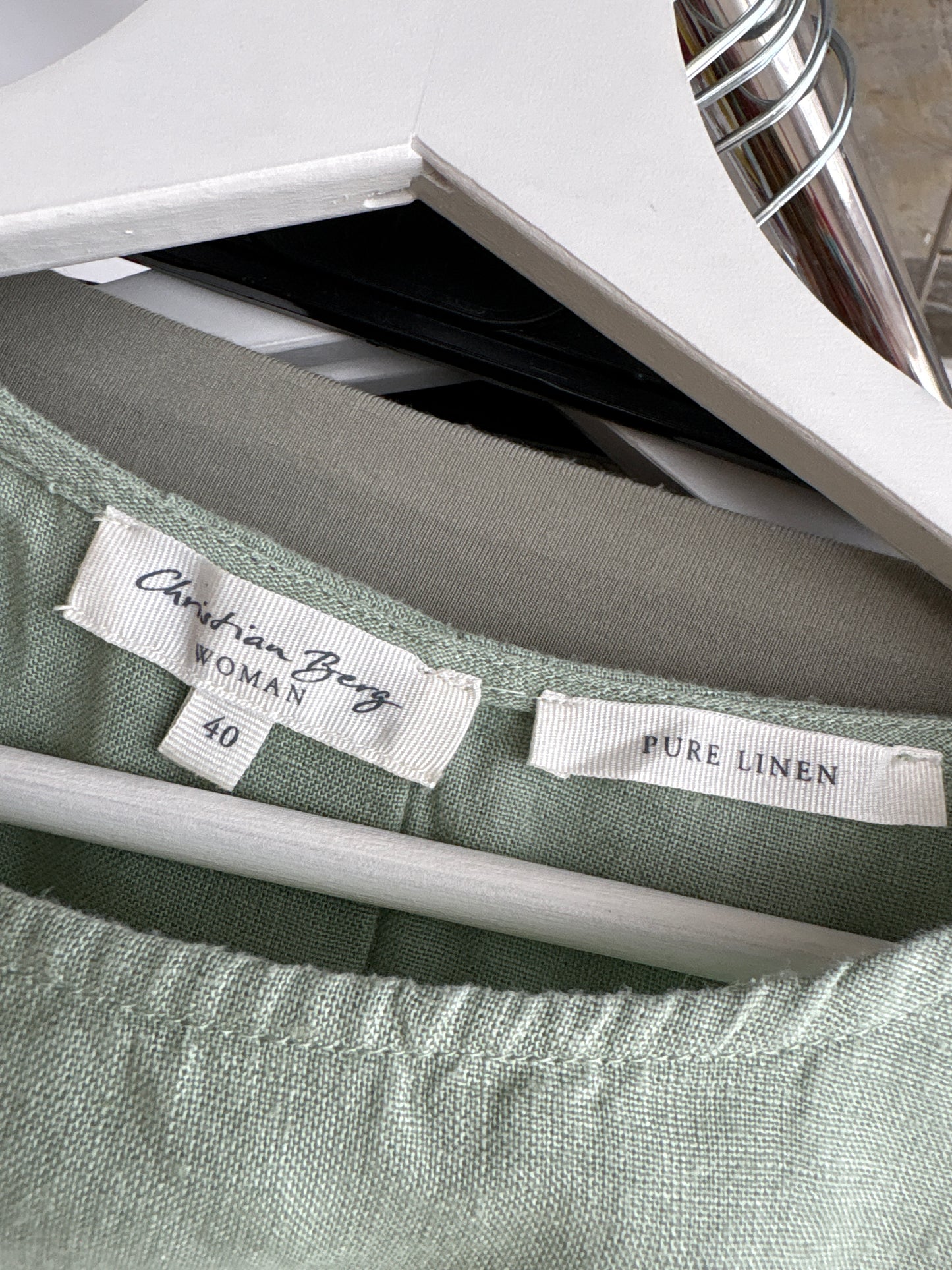 Top Sage green din in premium în croi minimalist lejer