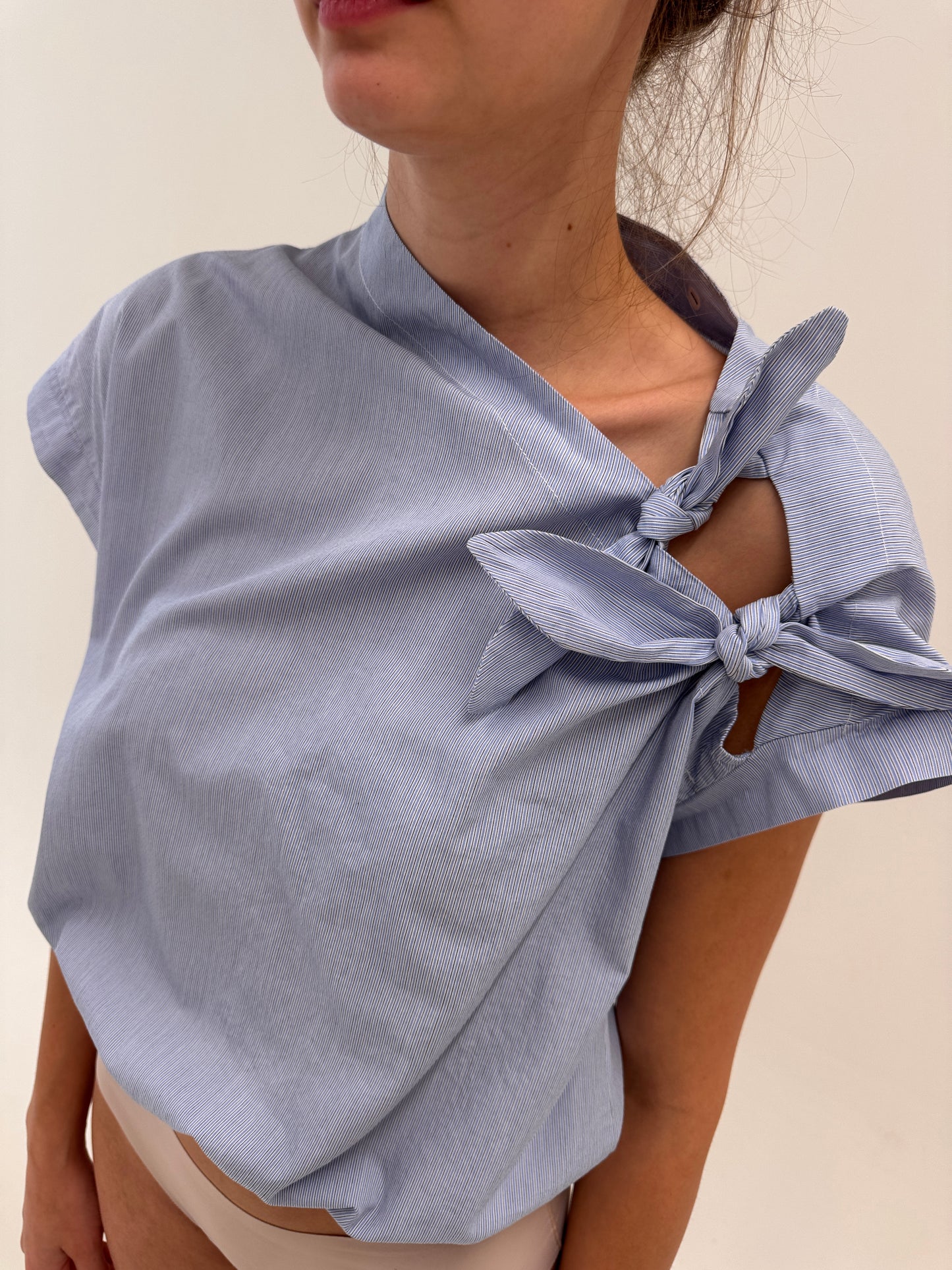 Top ultra chic din poplin texturat de bumbac cu dungi de brand premium italian