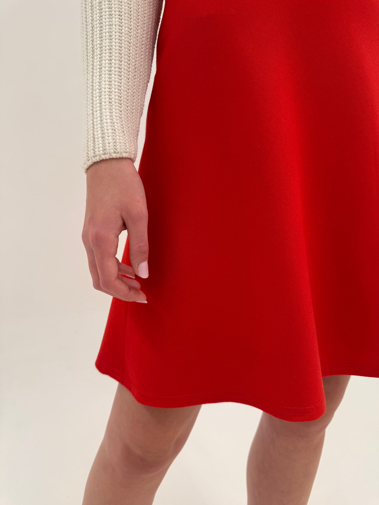 Fustă vintage cherry red din lana extrafina ușor structurată în croi amplu