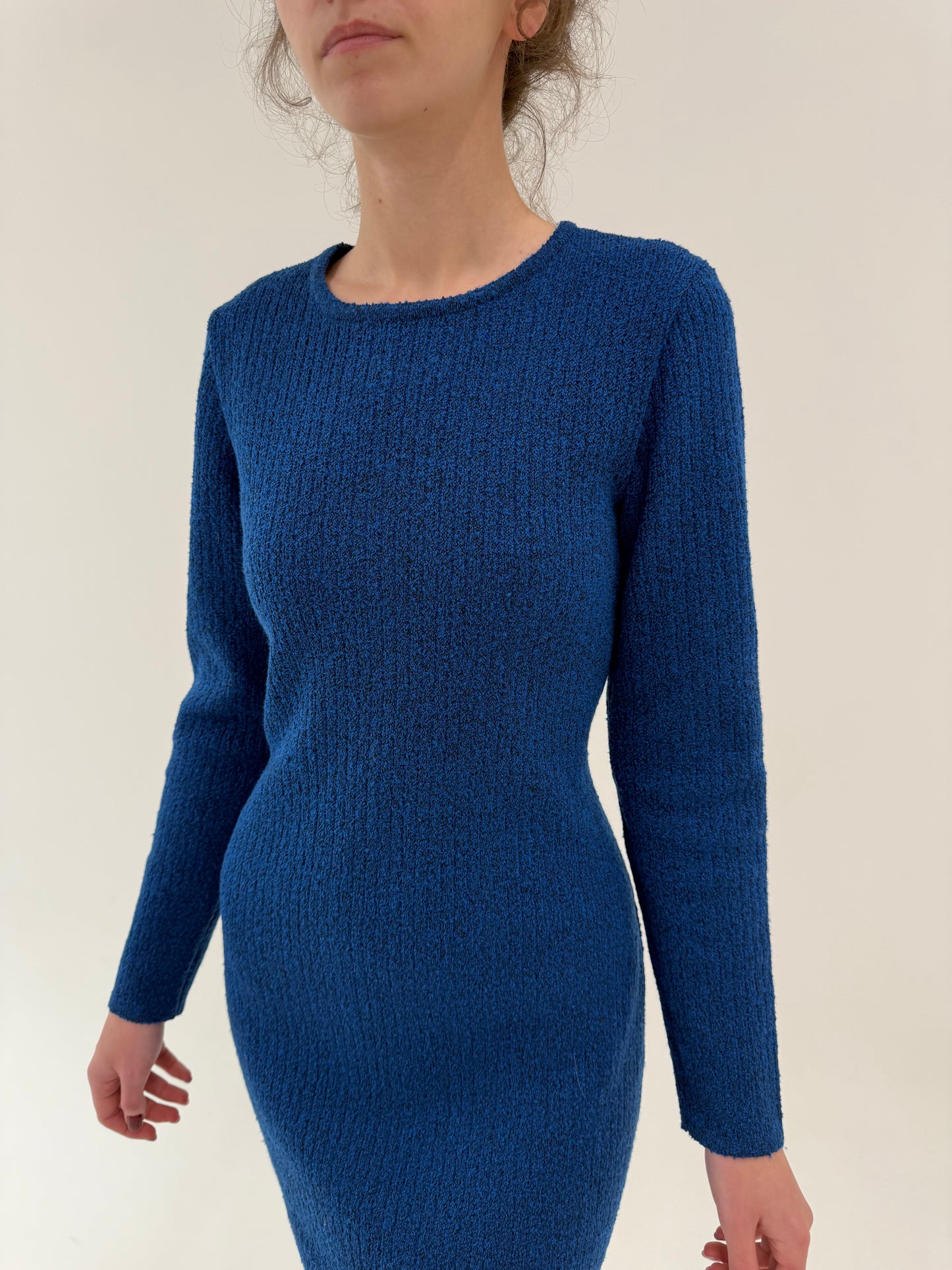 Rochie în croi cambrat din lana extrafina ușor modelatoare