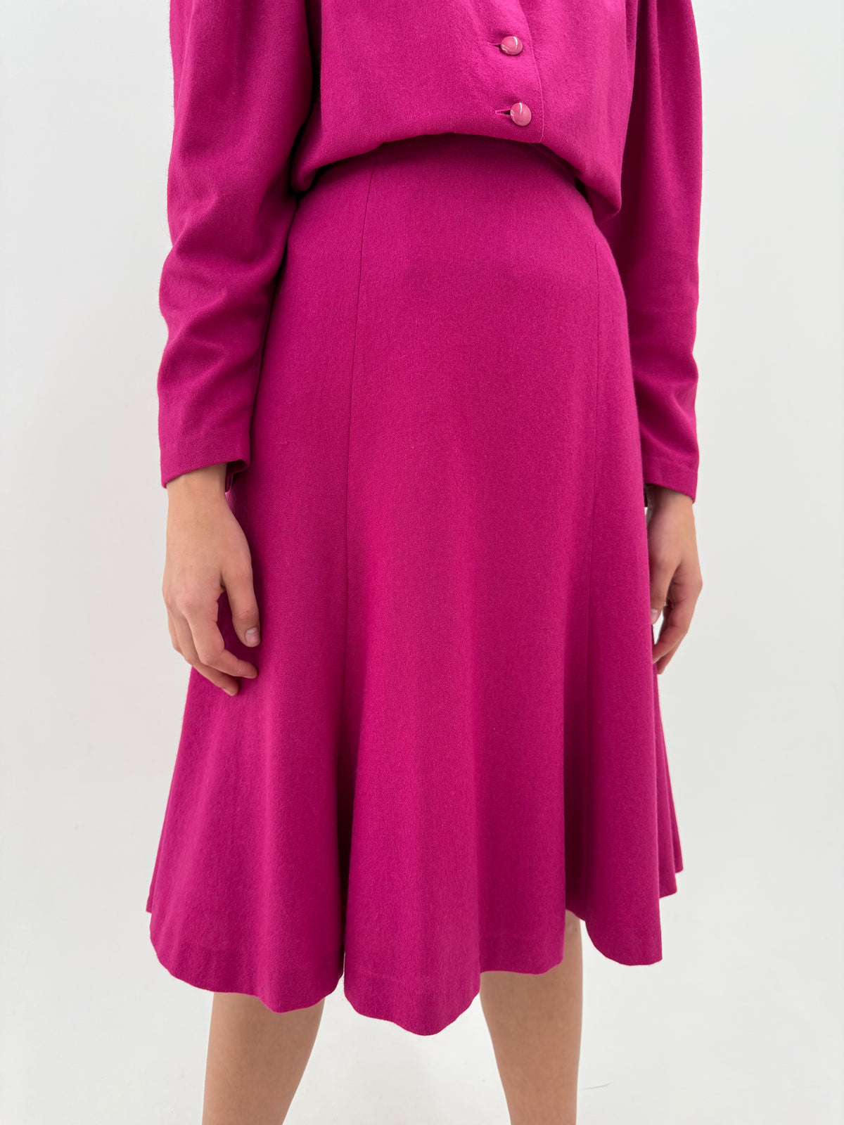 Costum fucsia vintage excepțional din lana extrafina