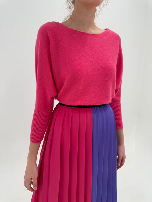 Puloveras fucsia din cașmir  în croi lejer și mânecă 3/4