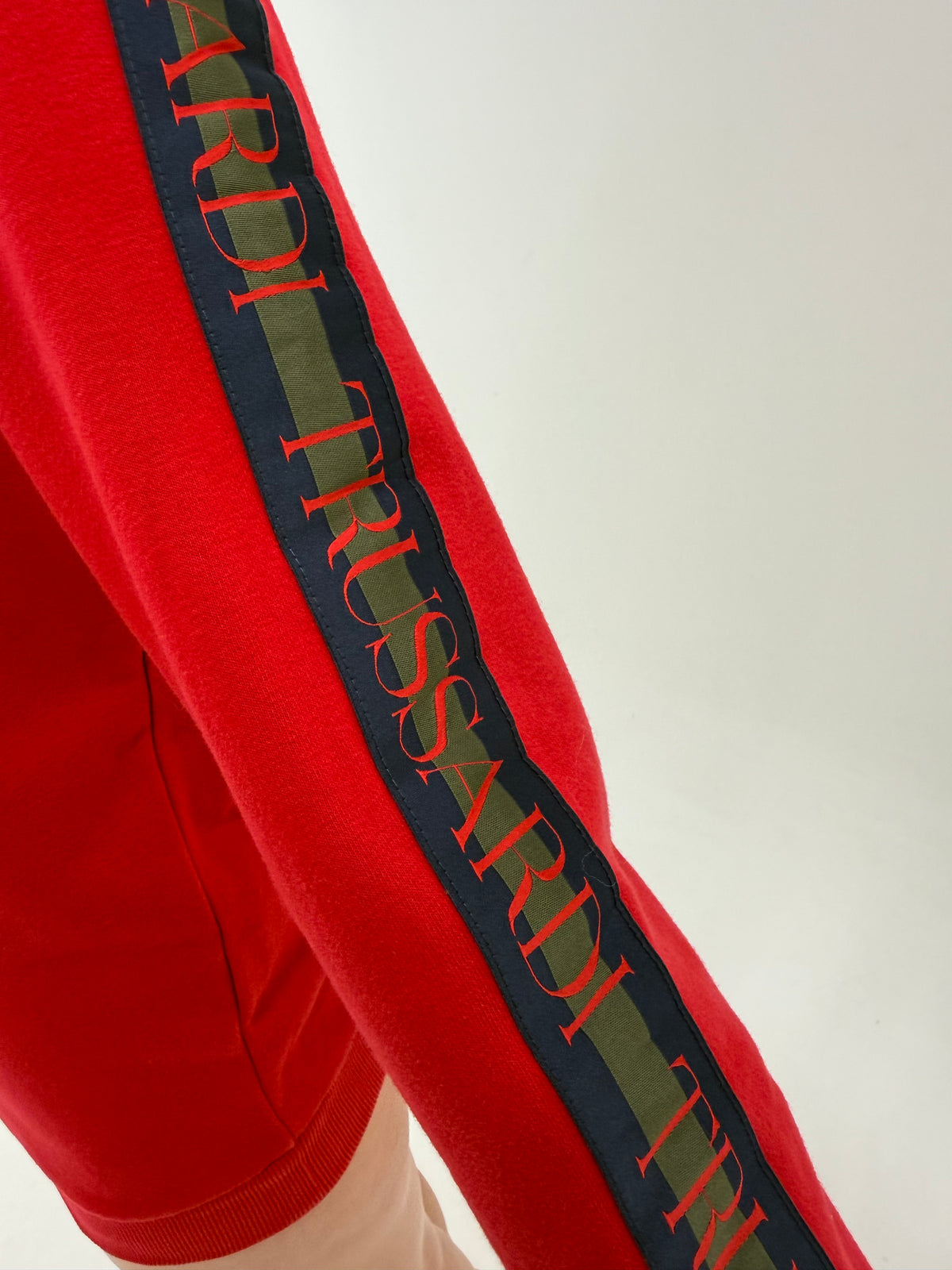 Bluză Trussardi cu influențe casual cherry red din molton de bumbac