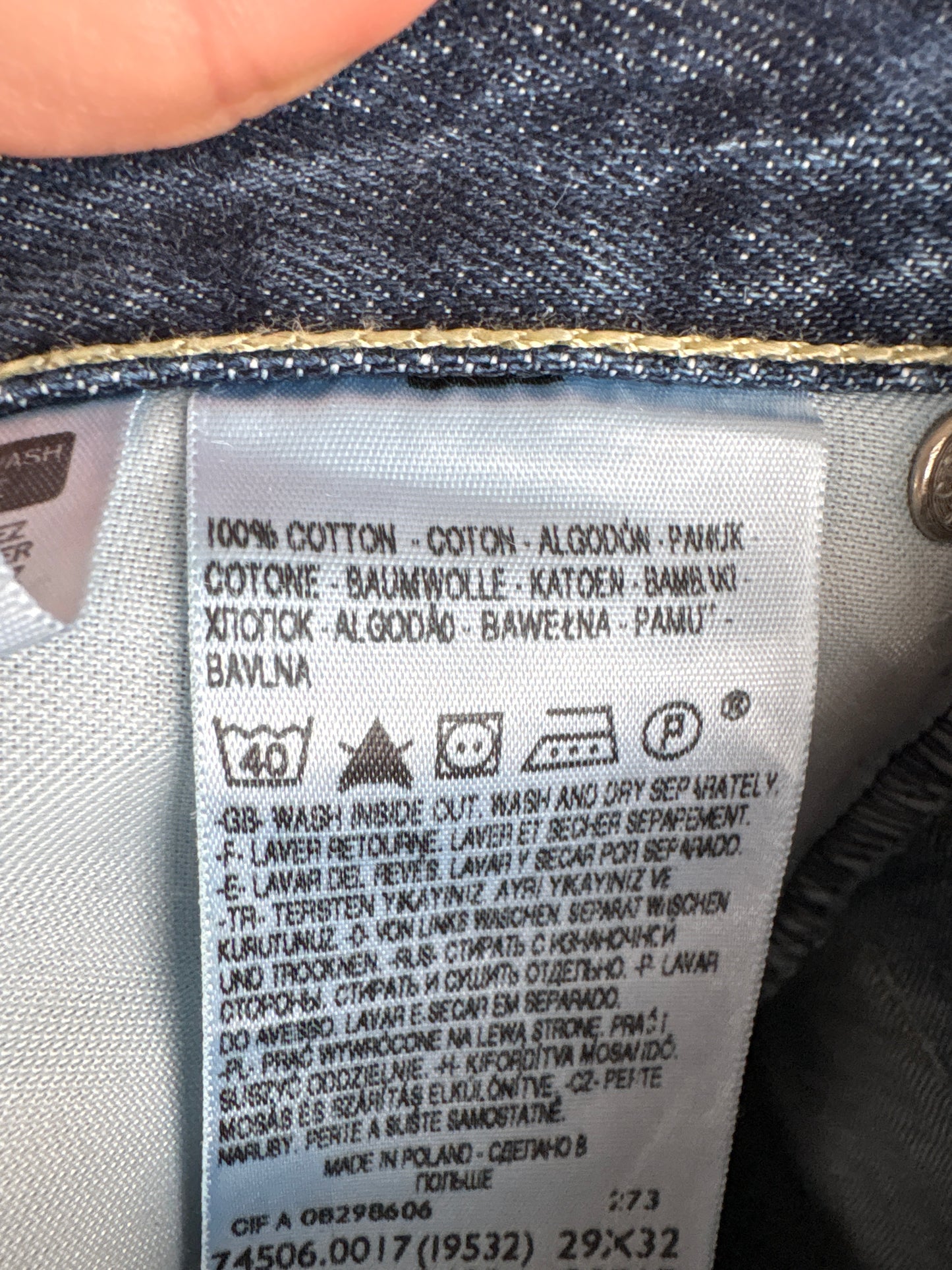 Jeans vintage bootcut Levi’s dark wash anii 2000 in croi super revenit în trend
