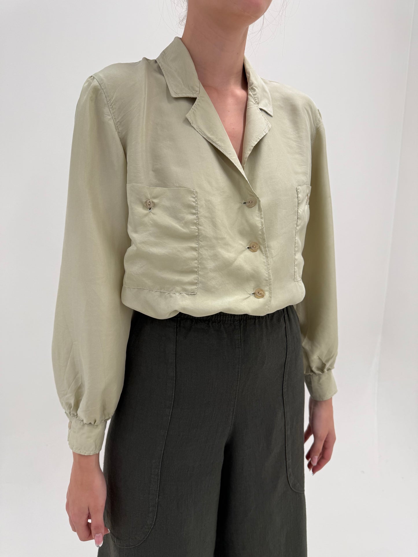 Cămașa petite din mătase naturală light Sage green in croi amplu