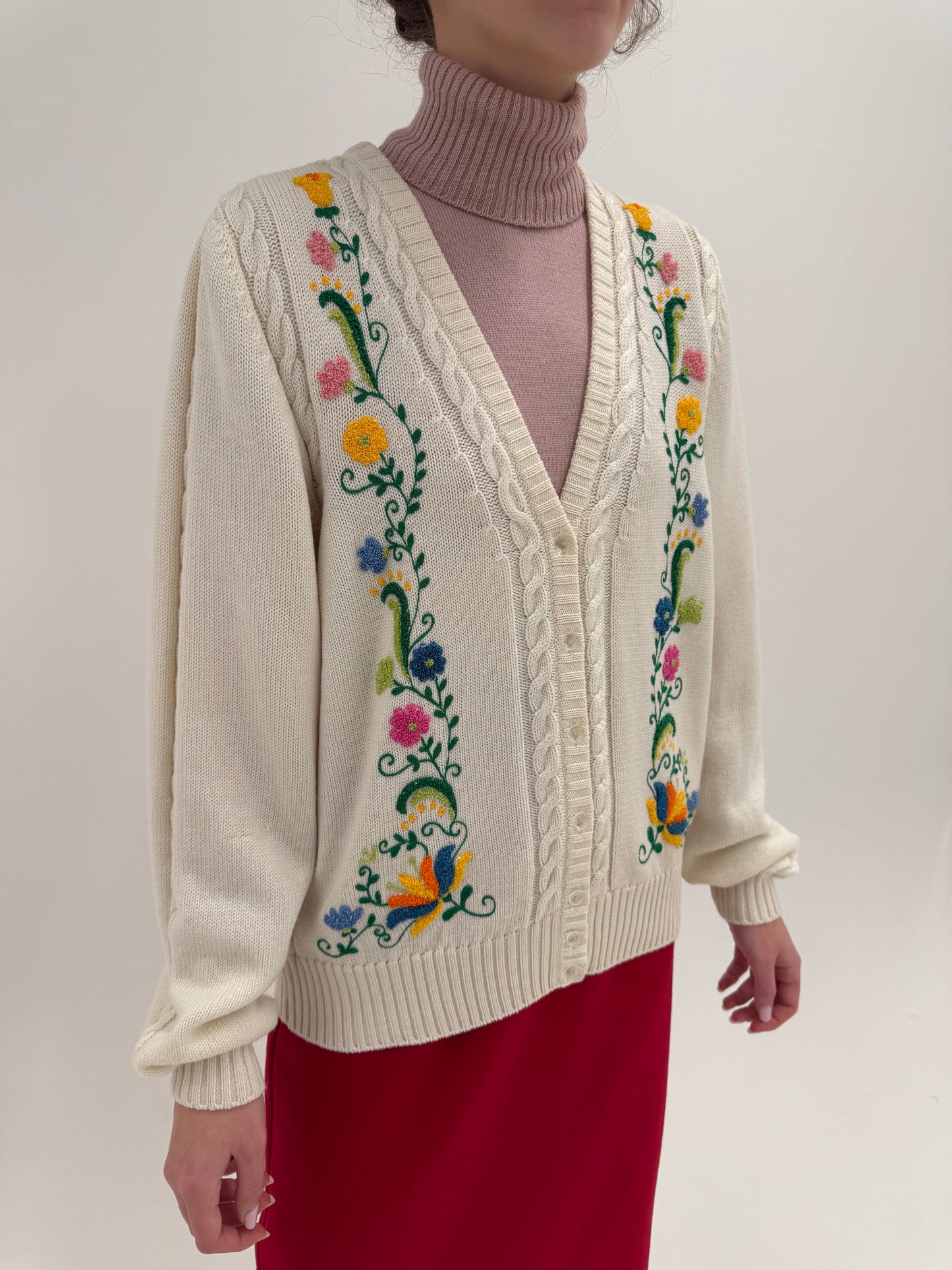 Cardigan luxury italian cu broderie manuală superbă din lana multiply