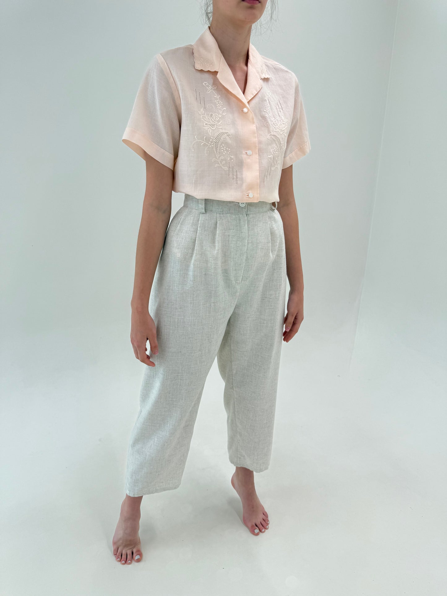 Pantaloni light nude din pânză de in cu vascoza cu pense și talie ultra înaltă