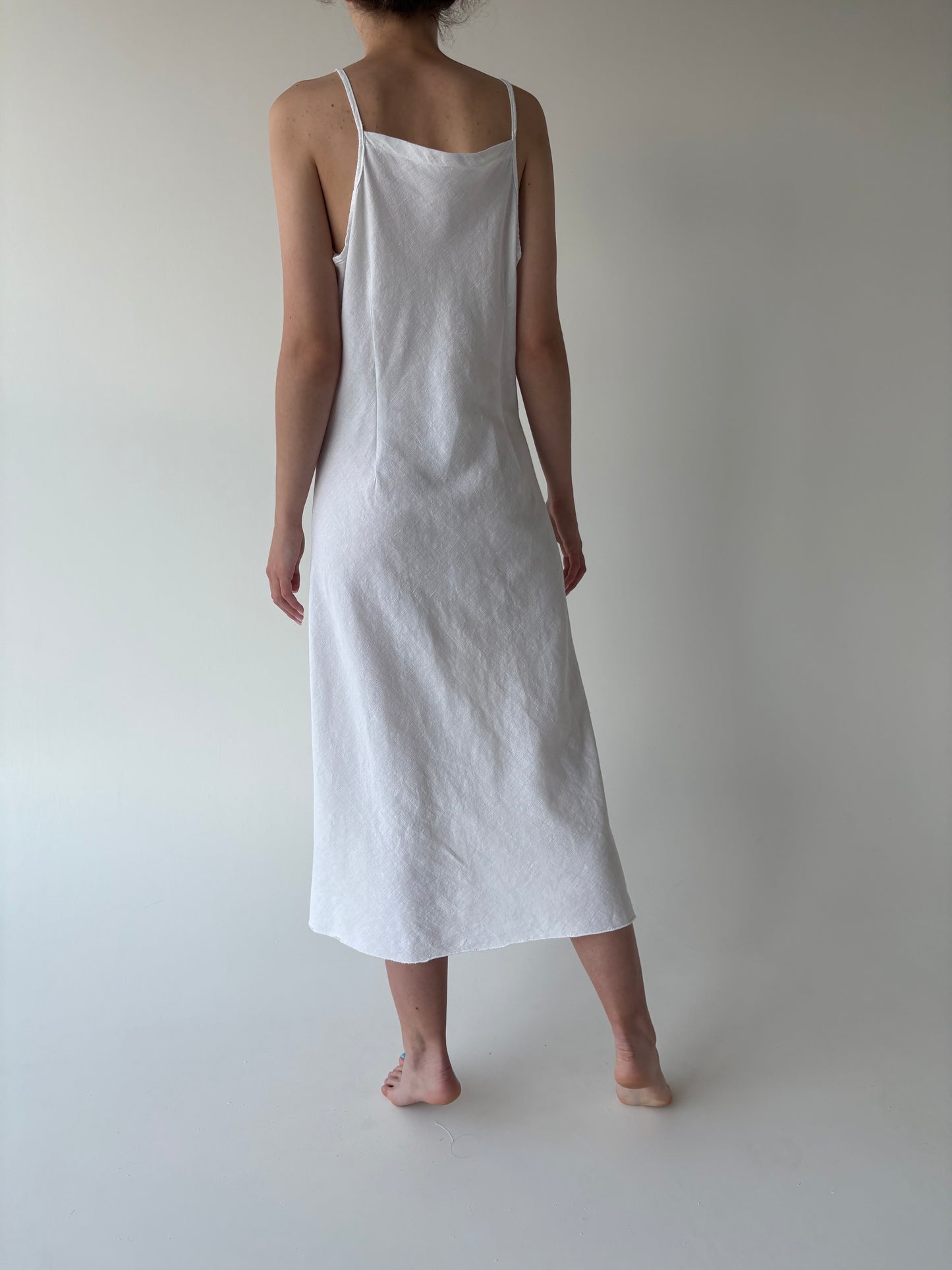 Rochie maxi în croi minimalist din in