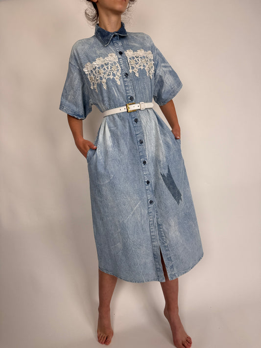 Rochie vintage de jeans cu aplicații de dantelă macrame și perle