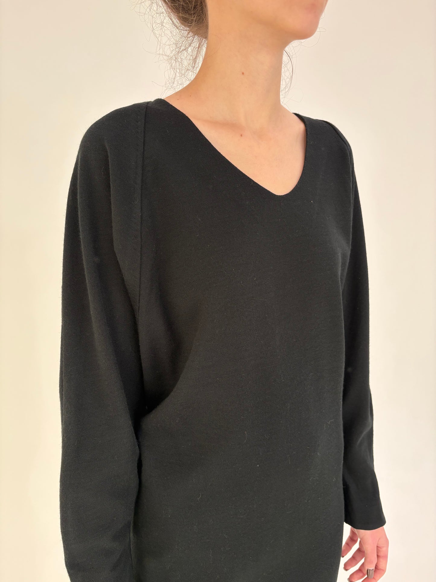 LBD vintage in croi retro modern din jerse dens de lana extrafina