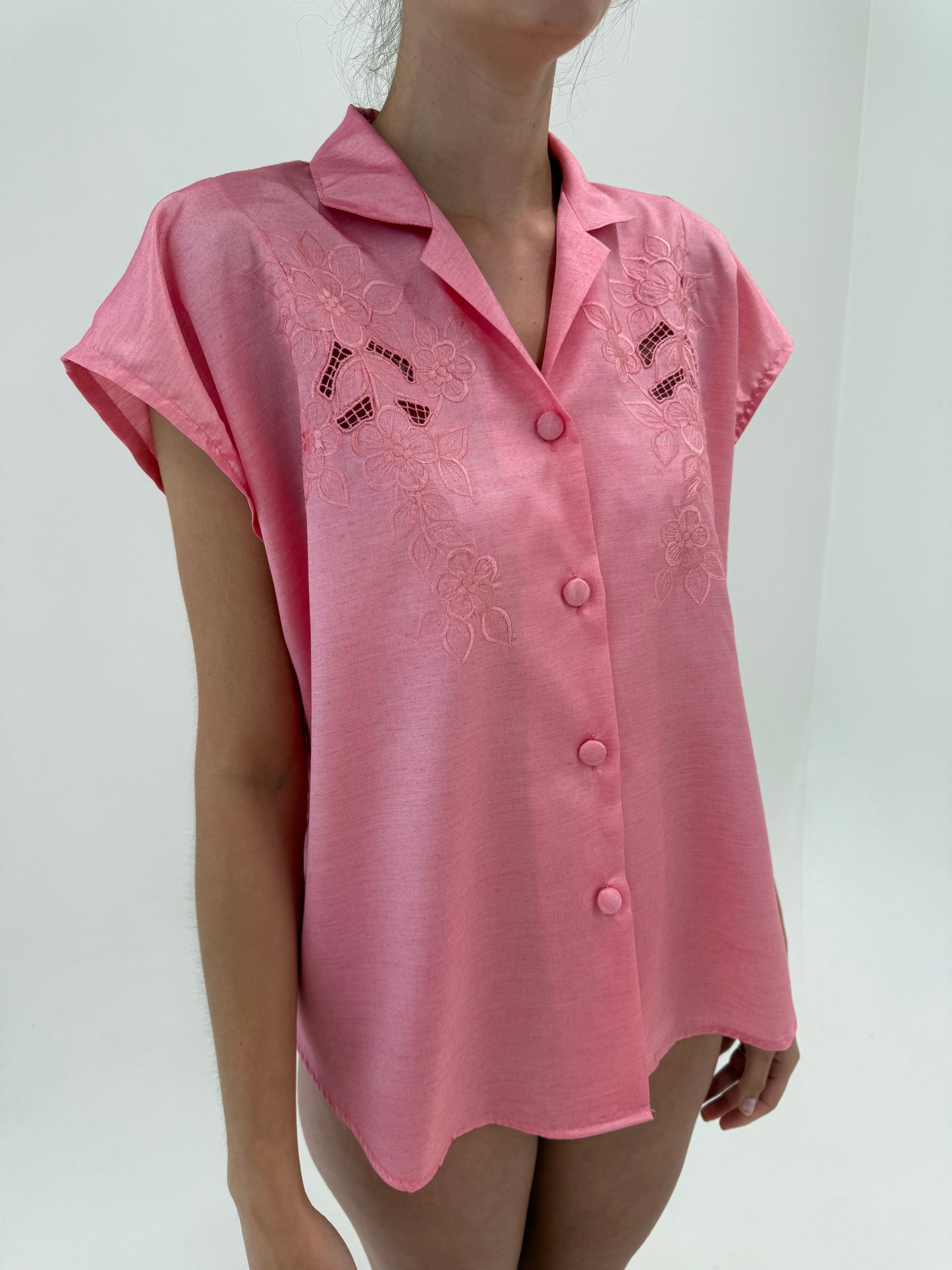 Cămașa din mătase matuala Barbie pink cu broderie manuală în croi lejer