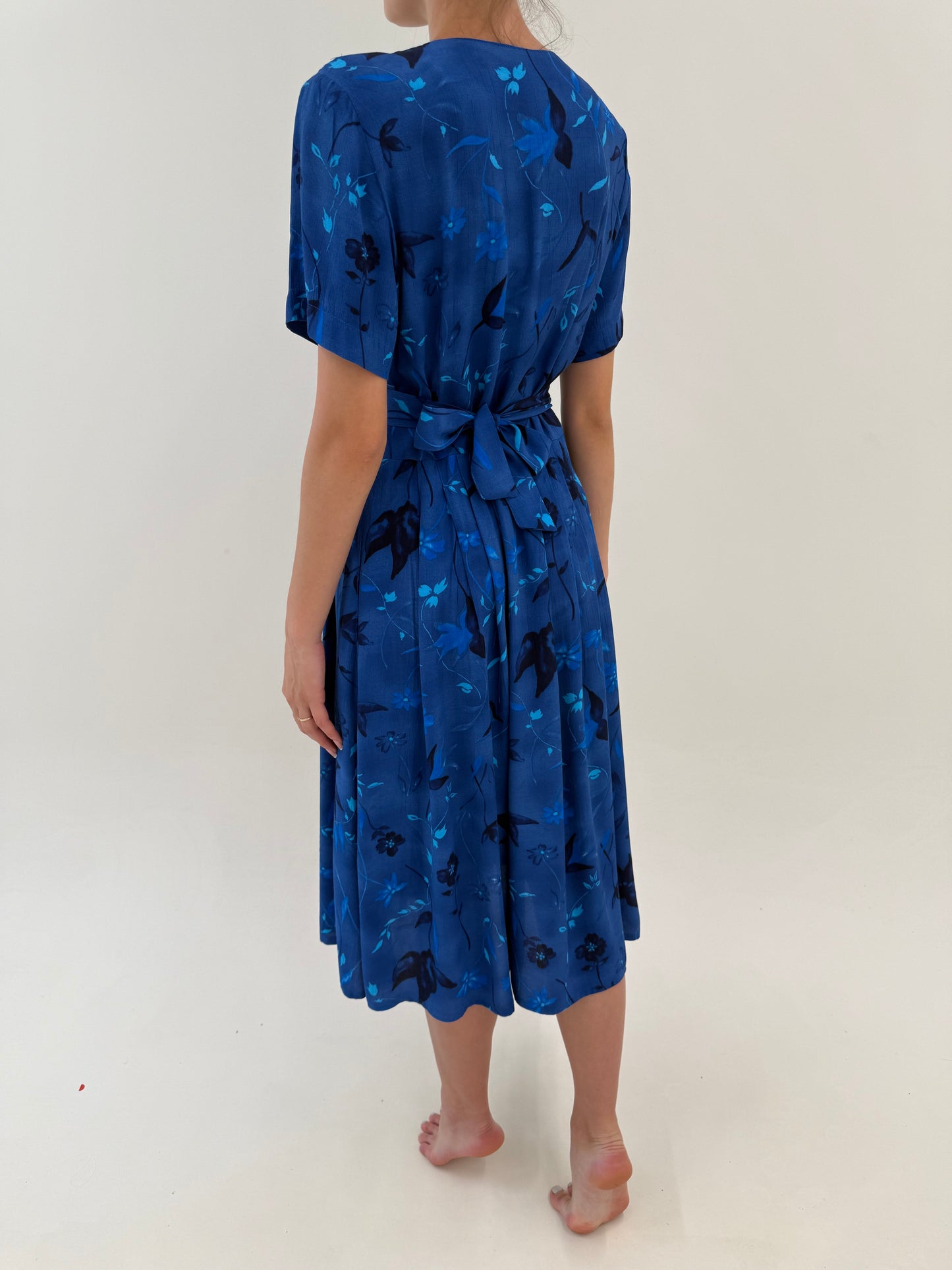 Rochie vintage maxi albastru regal cambrata cu buzunare și talie reglabilă la spate