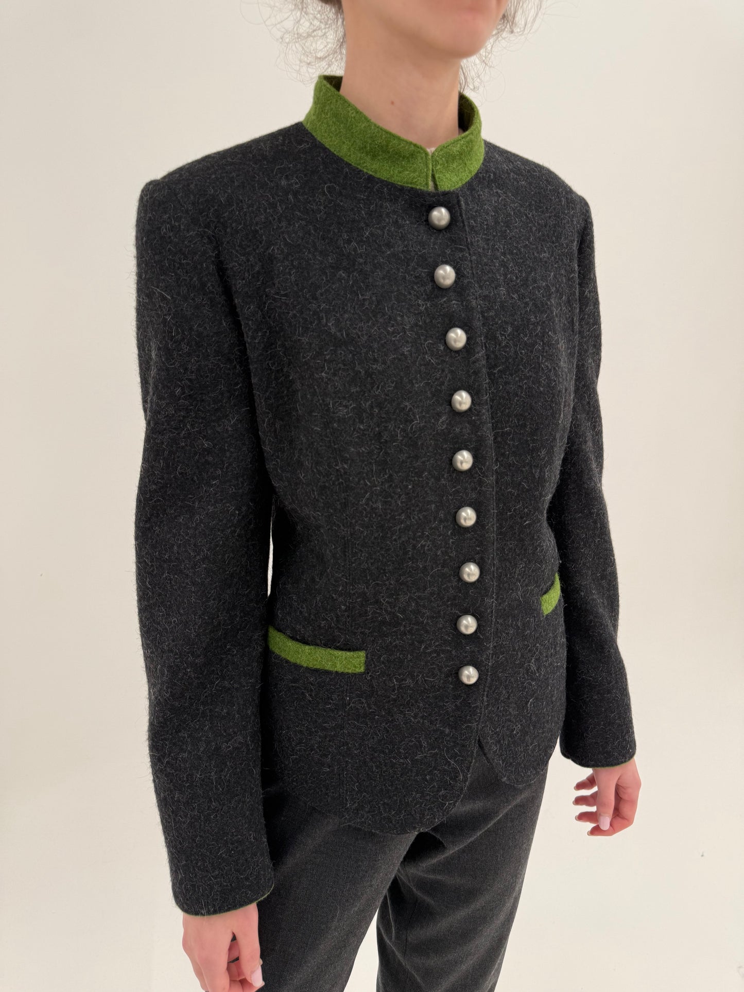 Jacheta gri din stofă structurată de lana și alpaka în croi minimalist