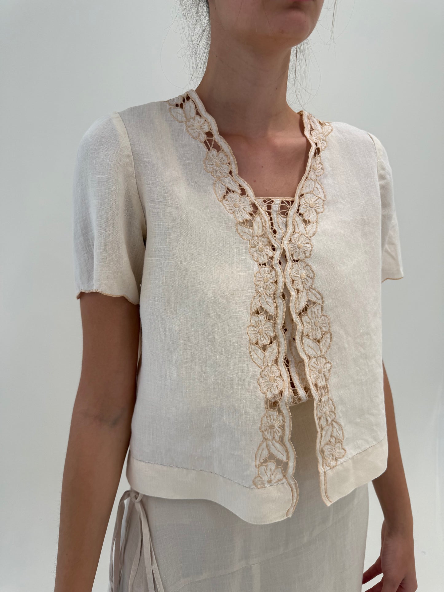 Set luxury din in cu broderie excepțională camel în croi clasic