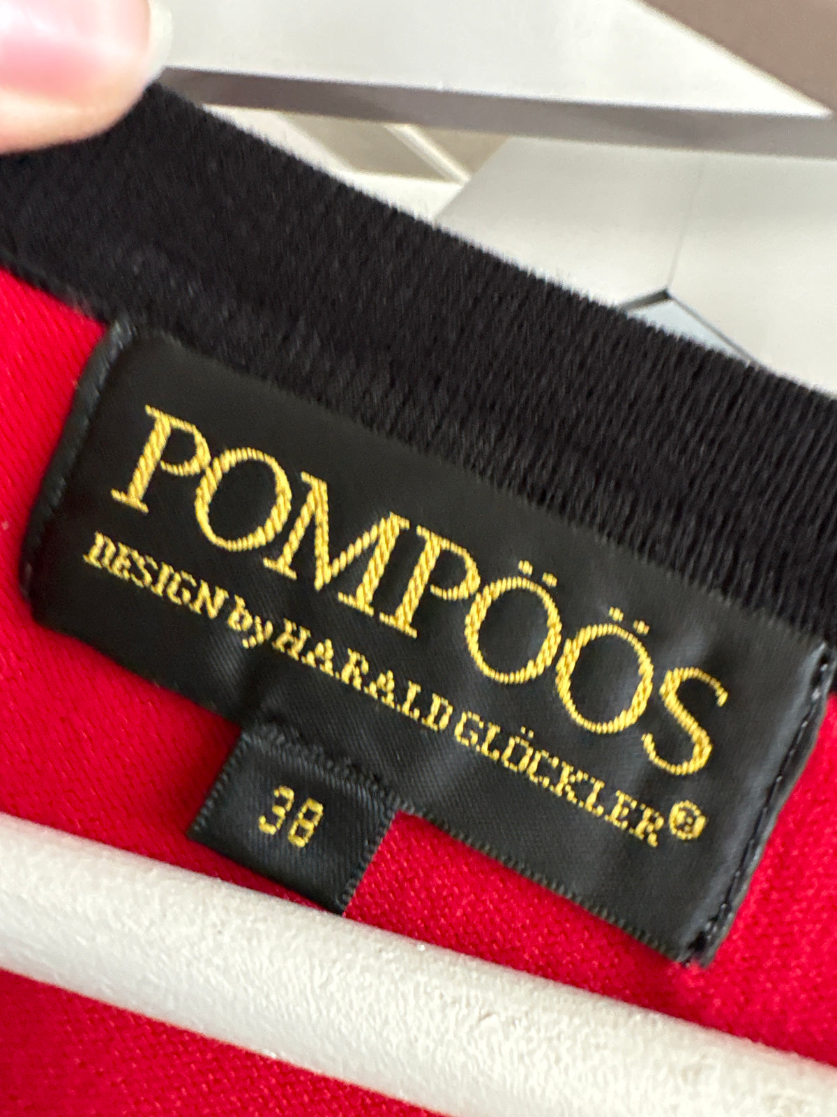 Top cherry red de brand premium din bumbac cu paspoal negru