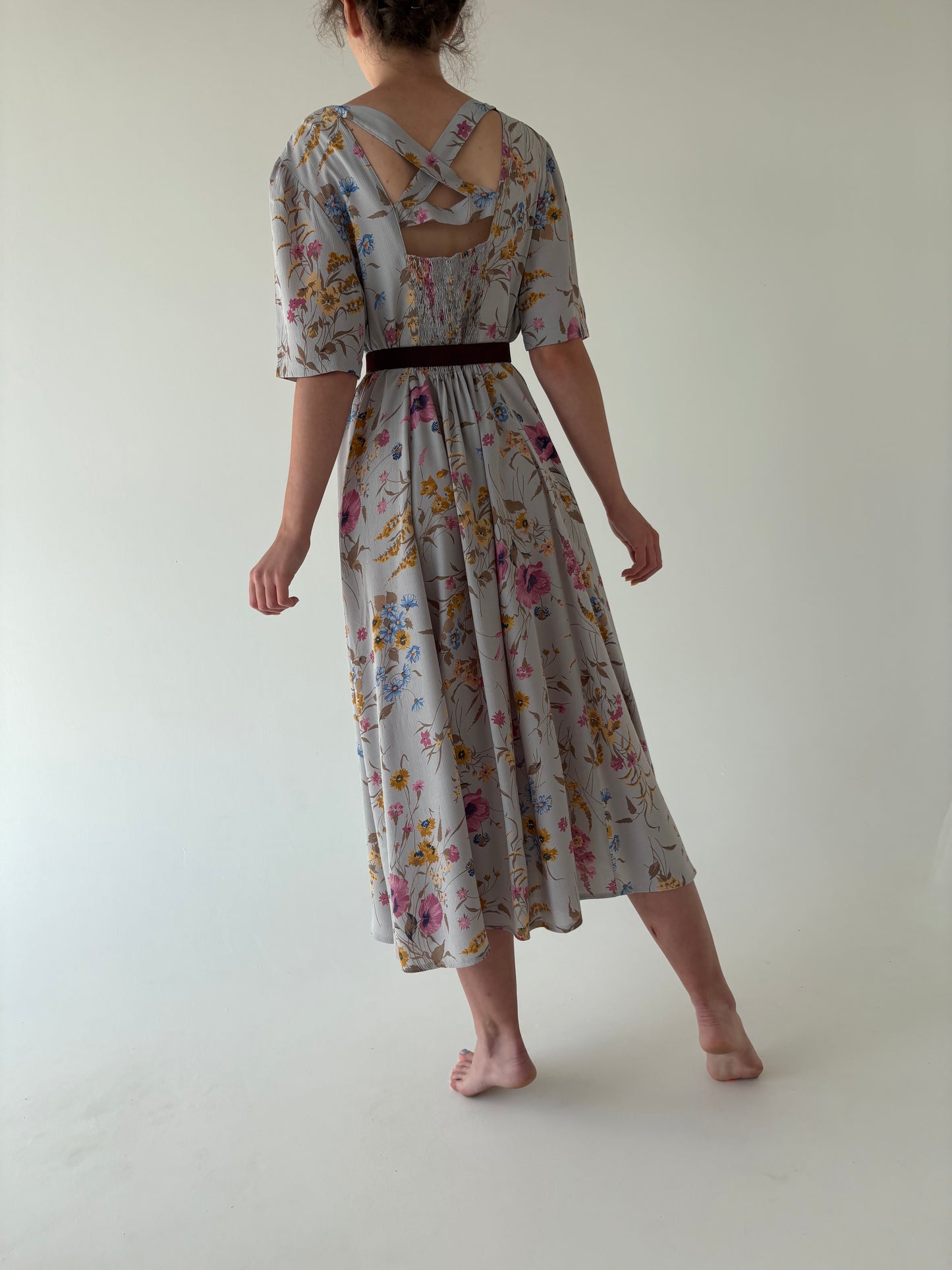 Rochie vintage maxi baby blue cu decupaj la spate și talie marcată