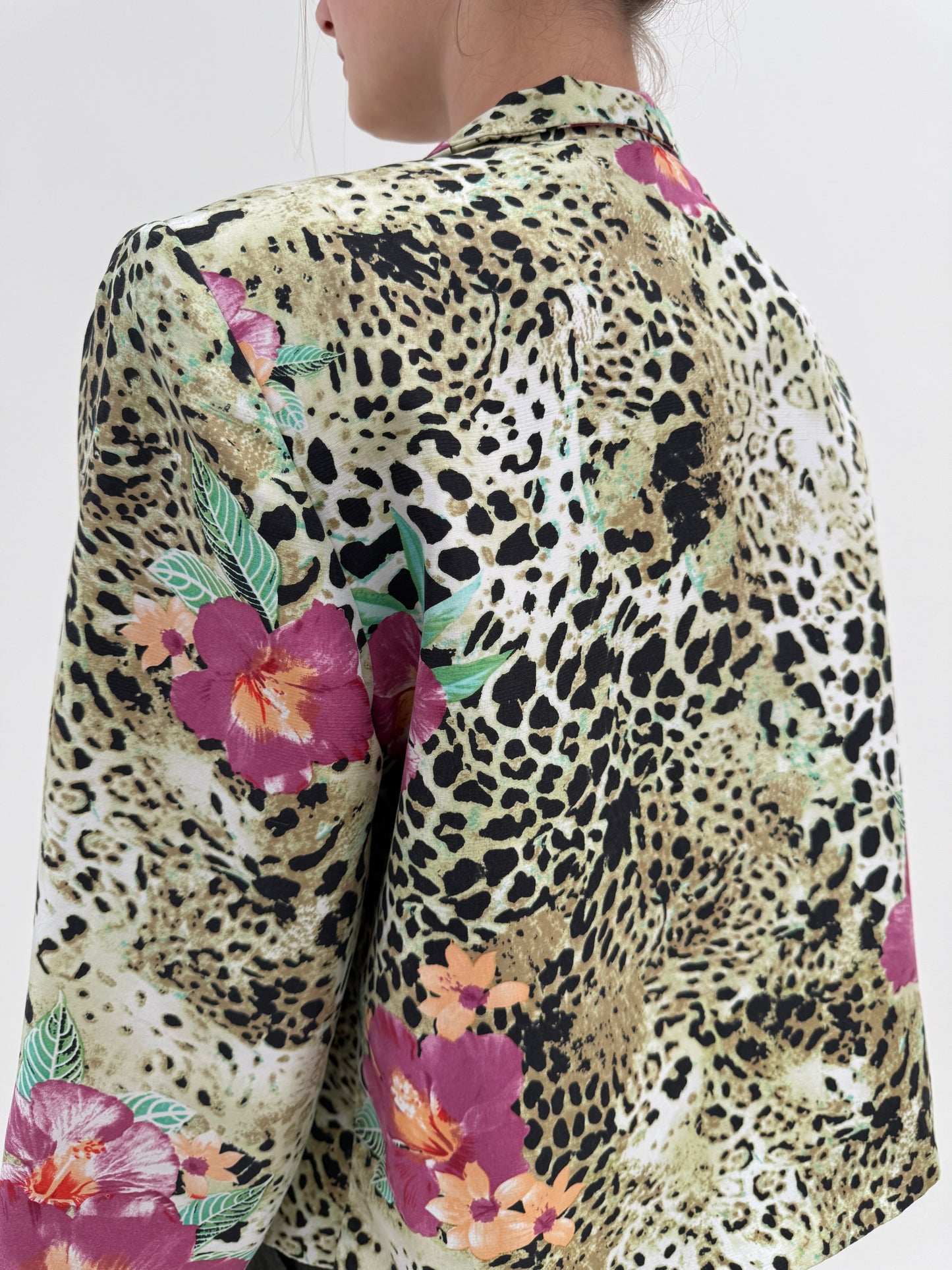 Sacou in stil Roberto Cavalli din mătase naturală cu animal print stilizat