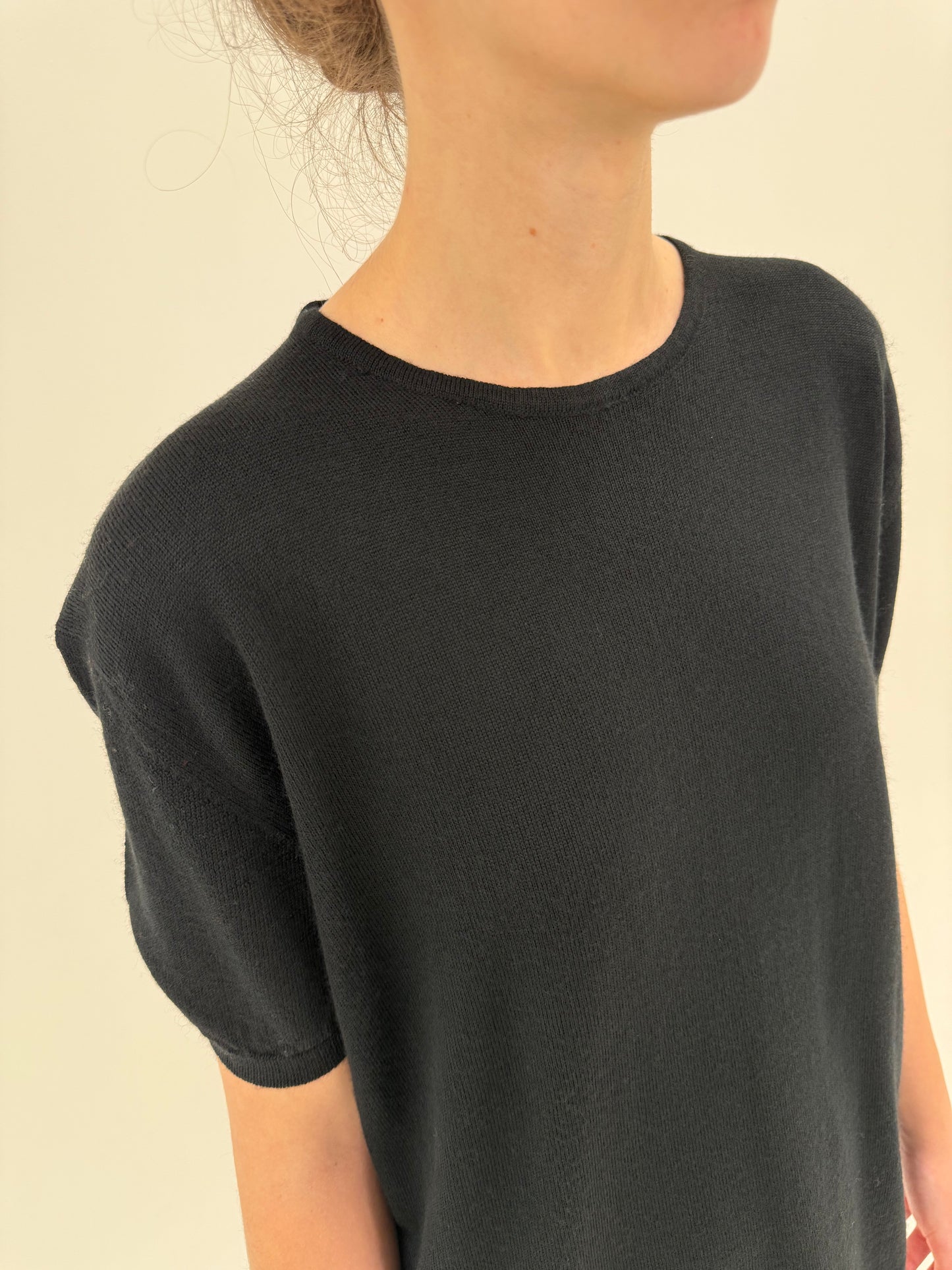 Top negru italian din lana merino extrafina de gramaj mare