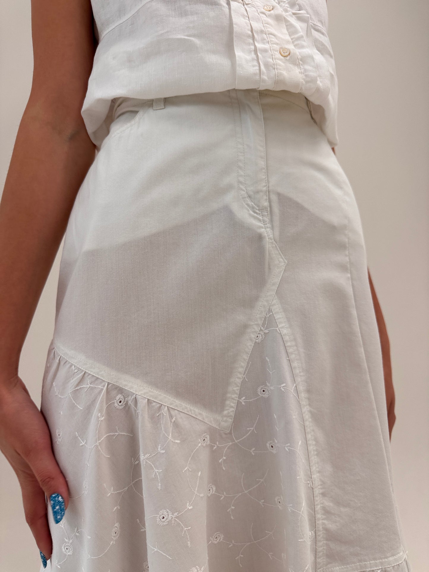 Fustă în croi elaborat de brand luxury vintage italian Krizia midi lung cu broderie anglaise