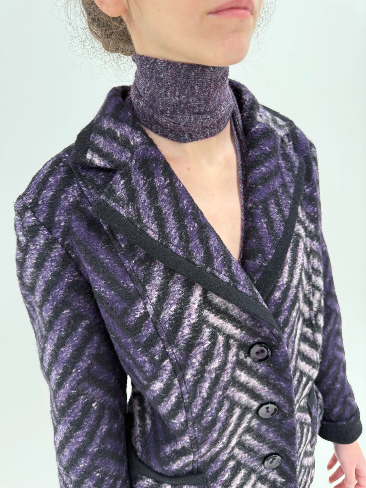 Sacou confort din boiled wool gros in croi ușor cambrat