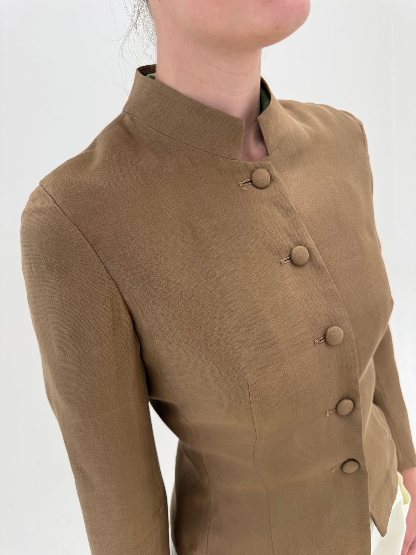 Sacou cambrat din mătase naturală mushroom brown inc roi minimalist