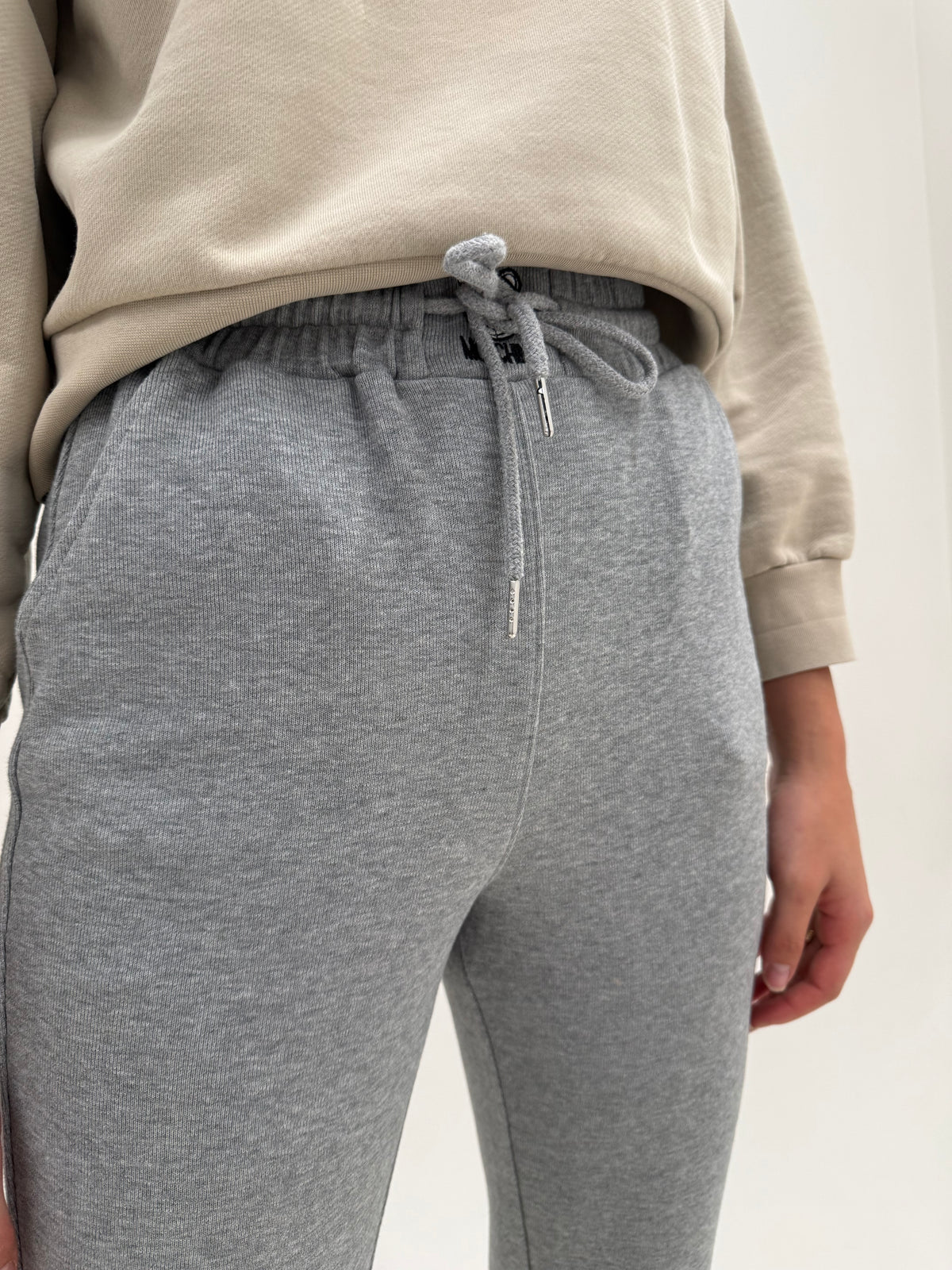 Pantaloni Moschino petite din molton de bumbac cu buzunare