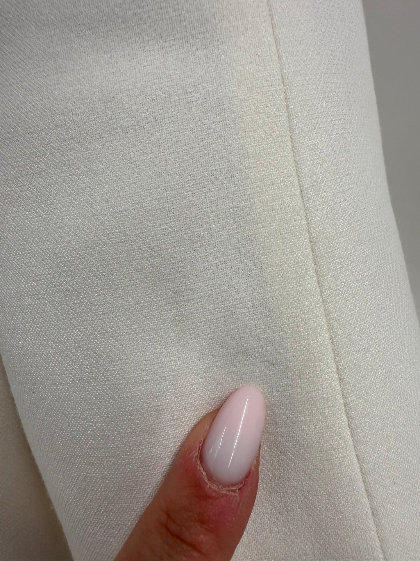 Sacou Hugo Boss butter white de vară în croi business actual specific brandului