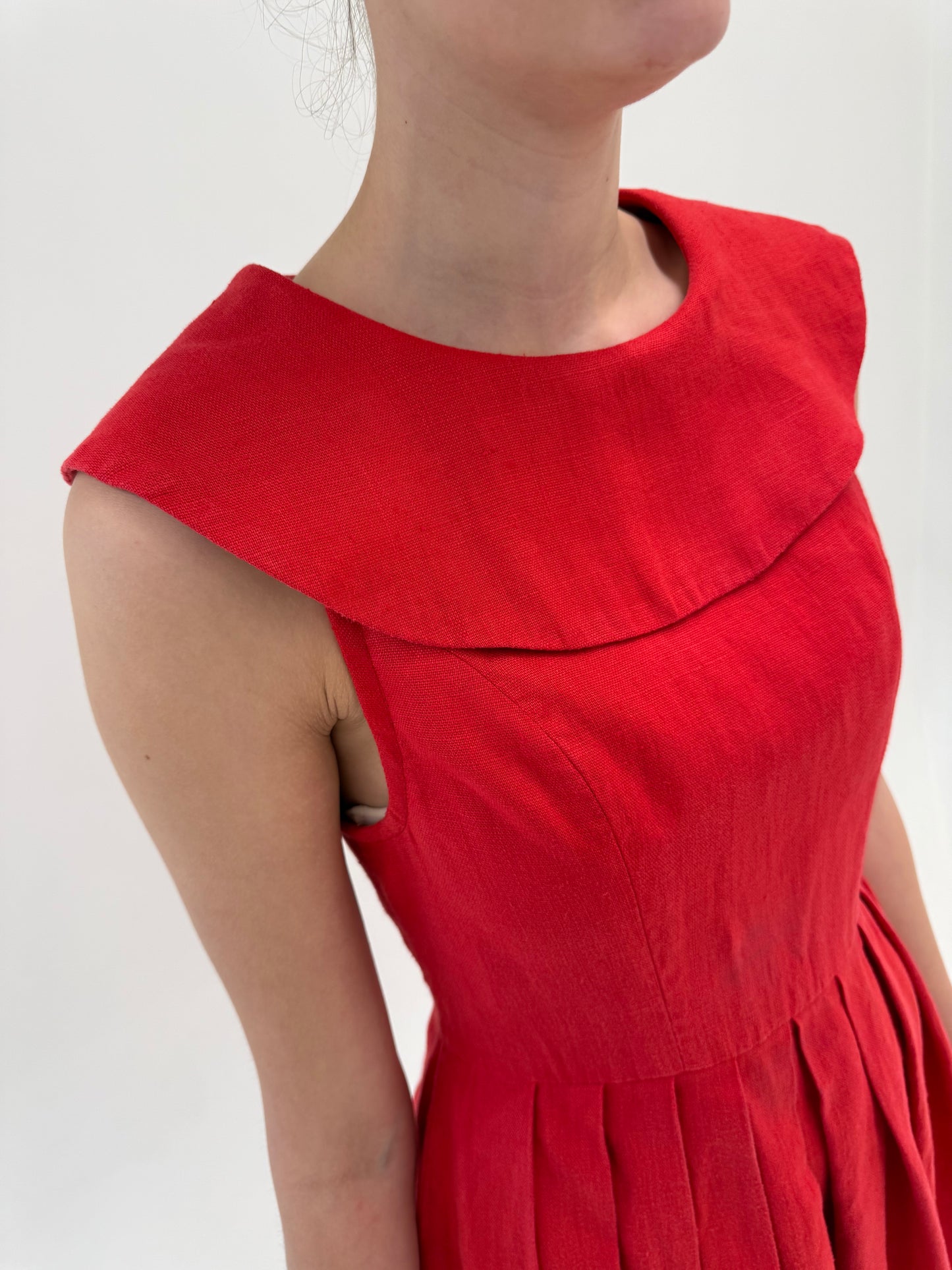 Rochie vintage din panza de in cu corsaj și guler supradimensionat