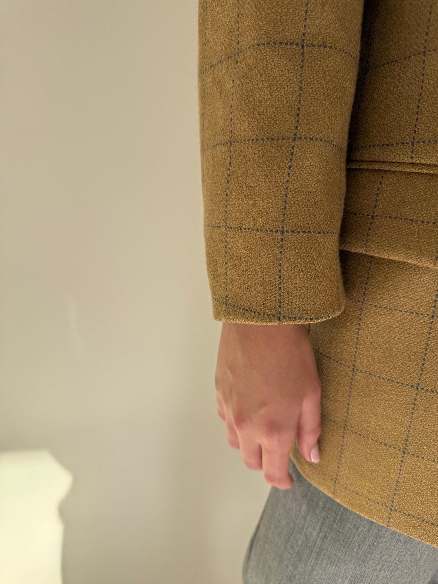 Sacou camel în croi actual din tweed gros de lana pura certificată