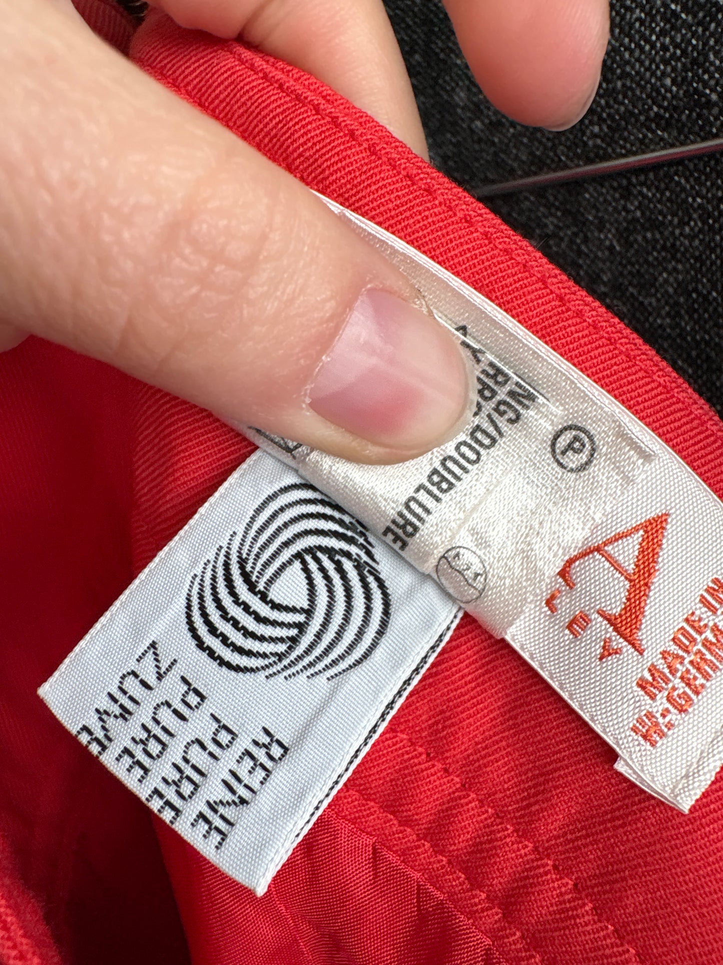 Fustă Escada coral red cu talie ultra marcată extrem de înaltă și buzunare